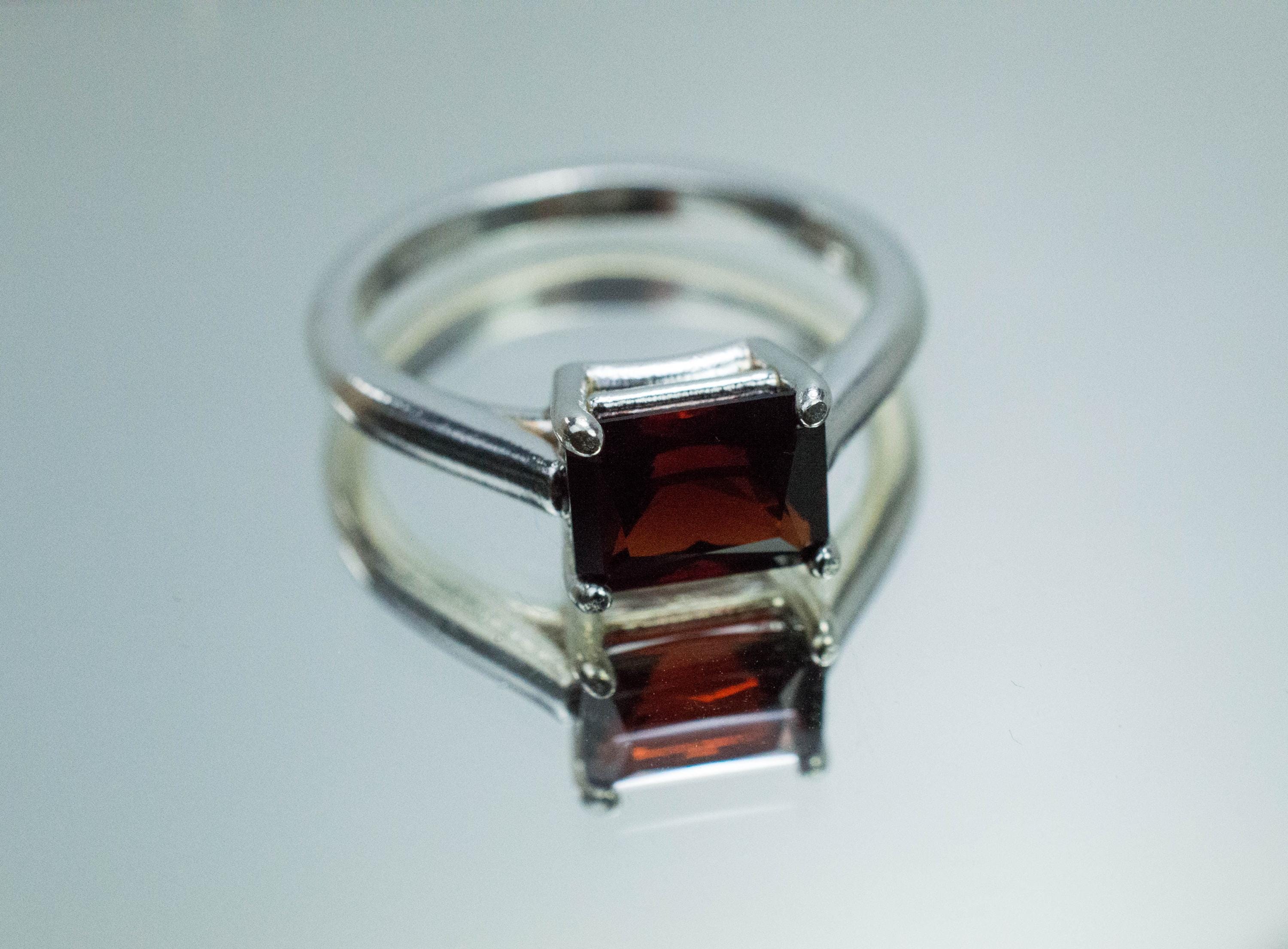 Pyrope Garnet Ring; Natural Untreated Madagascan Garnet; 1.865cts