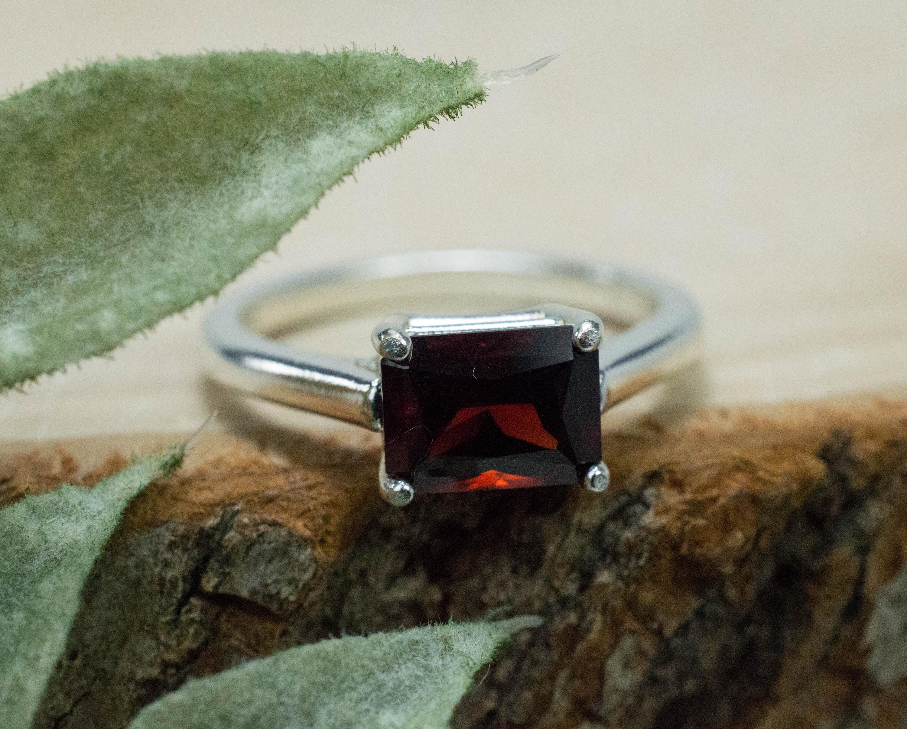 Pyrope Garnet Ring; Natural Untreated Madagascan Garnet; 1.865cts