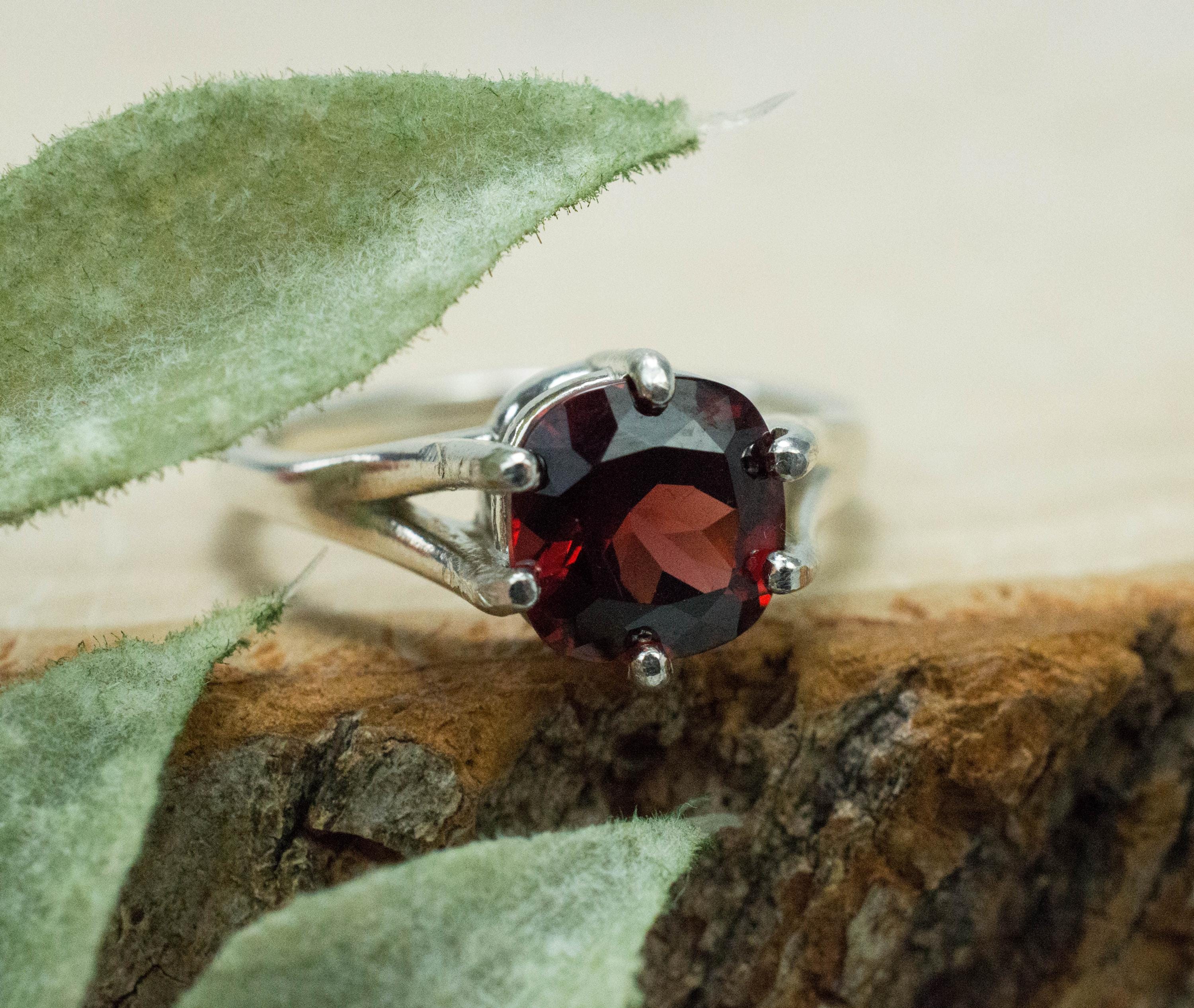 Pyrope Garnet Ring; Natural Untreated Madagascan Garnet; 2.570cts