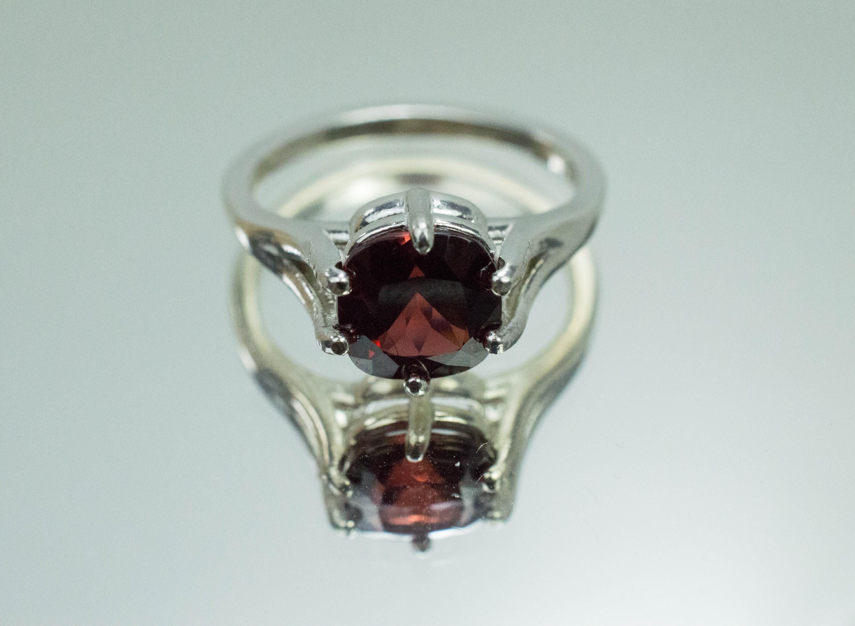 Pyrope Garnet Ring; Natural Untreated Madagascan Garnet; 2.570cts