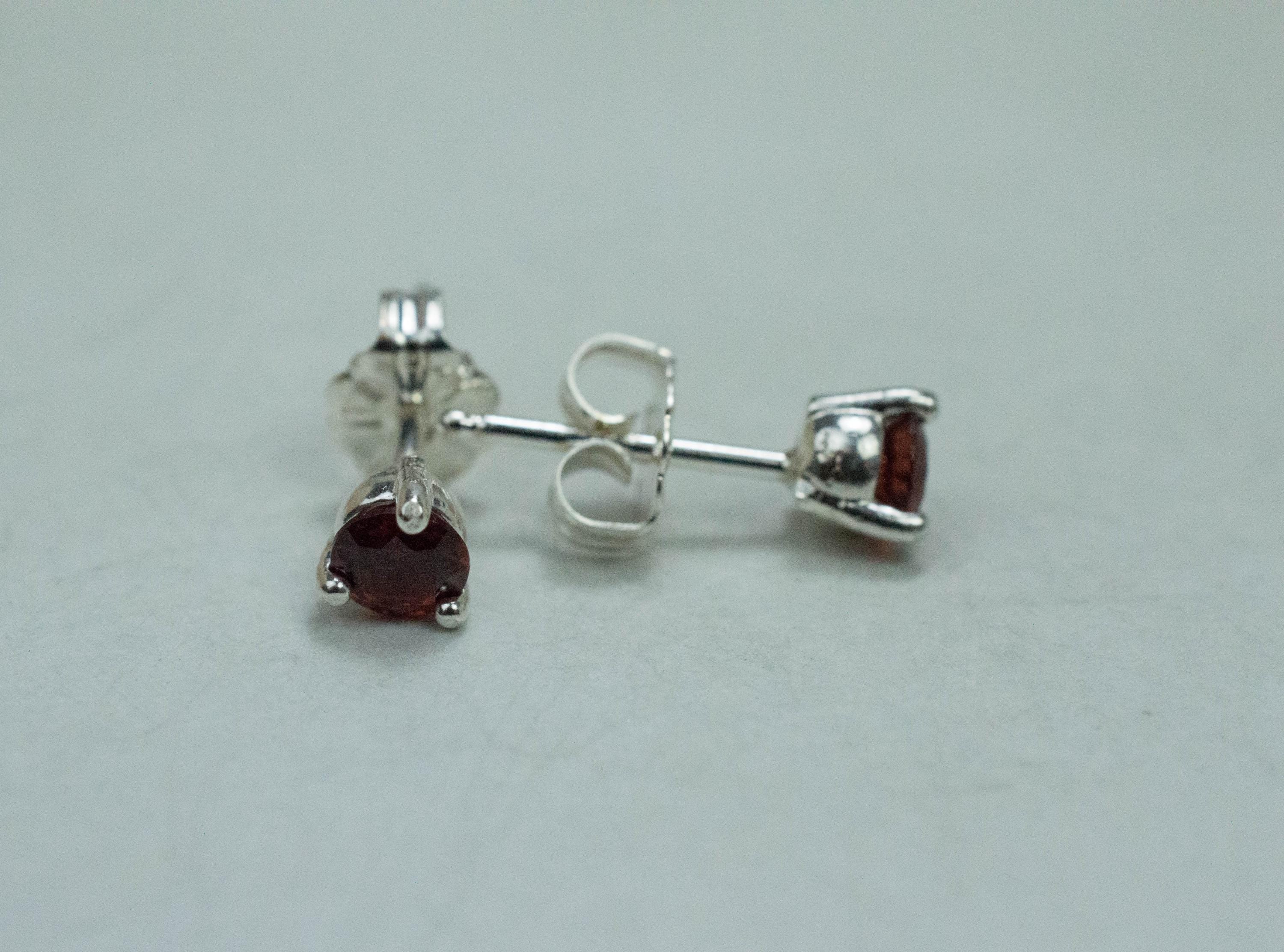 Pyrope Garnet Earrings; Genuine Untreated Madagascar Garnet; 0.560cts