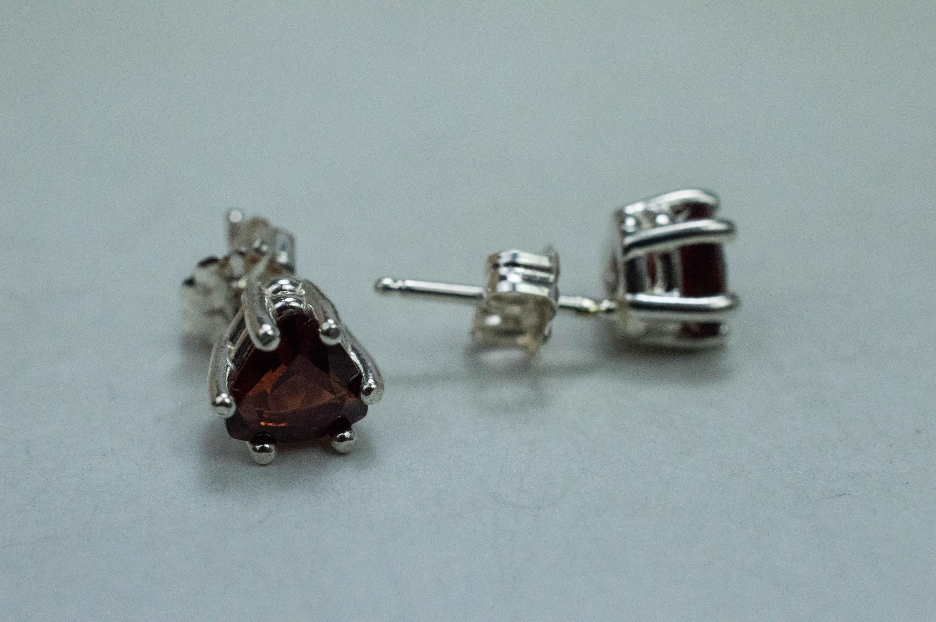 Pyrope Garnet Earrings; Genuine Untreated Madagascar Garnet; 1.540cts