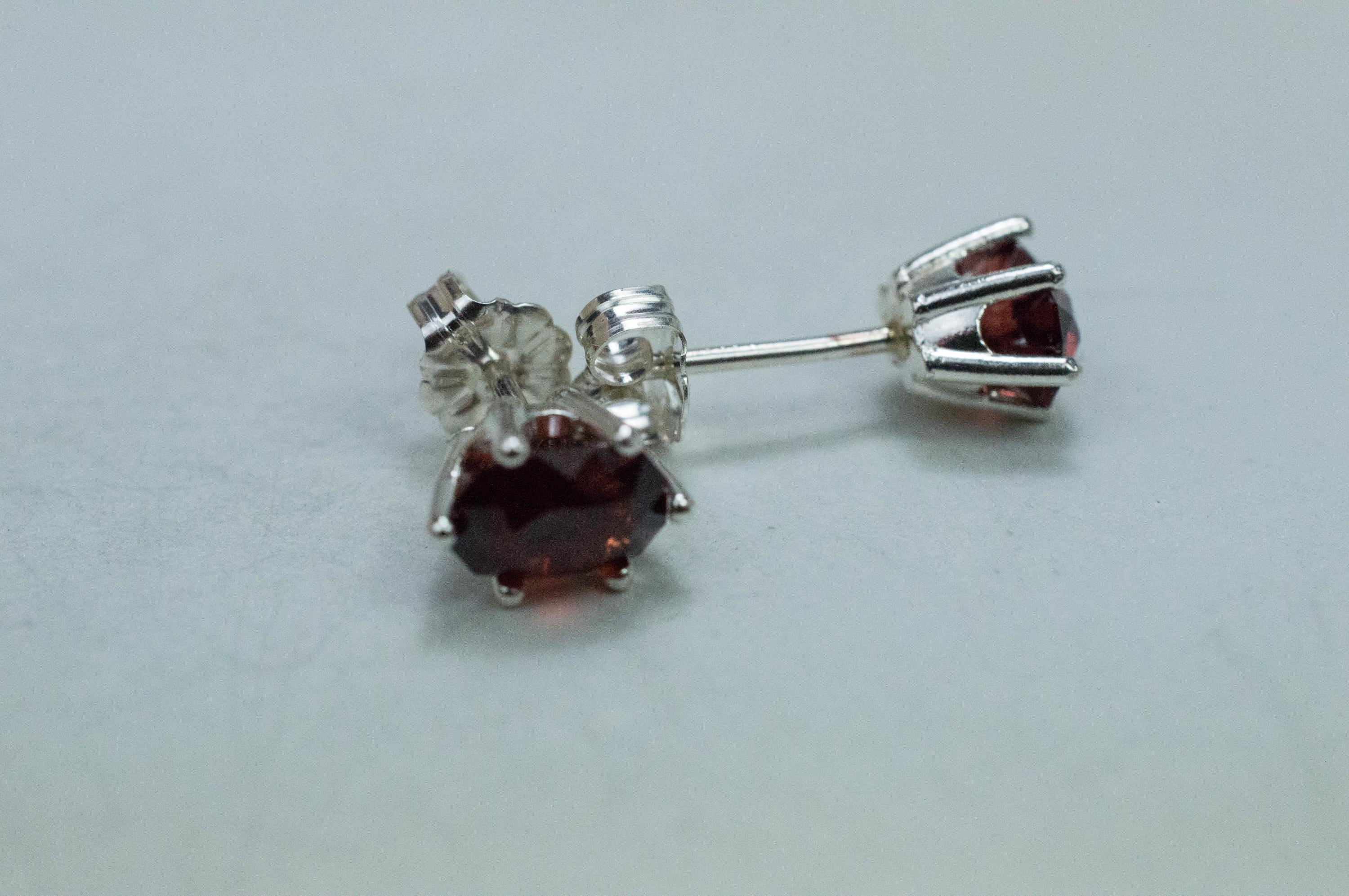 Pyrope Garnet Earrings; Genuine Untreated Madagascar Garnet; 2.280cts