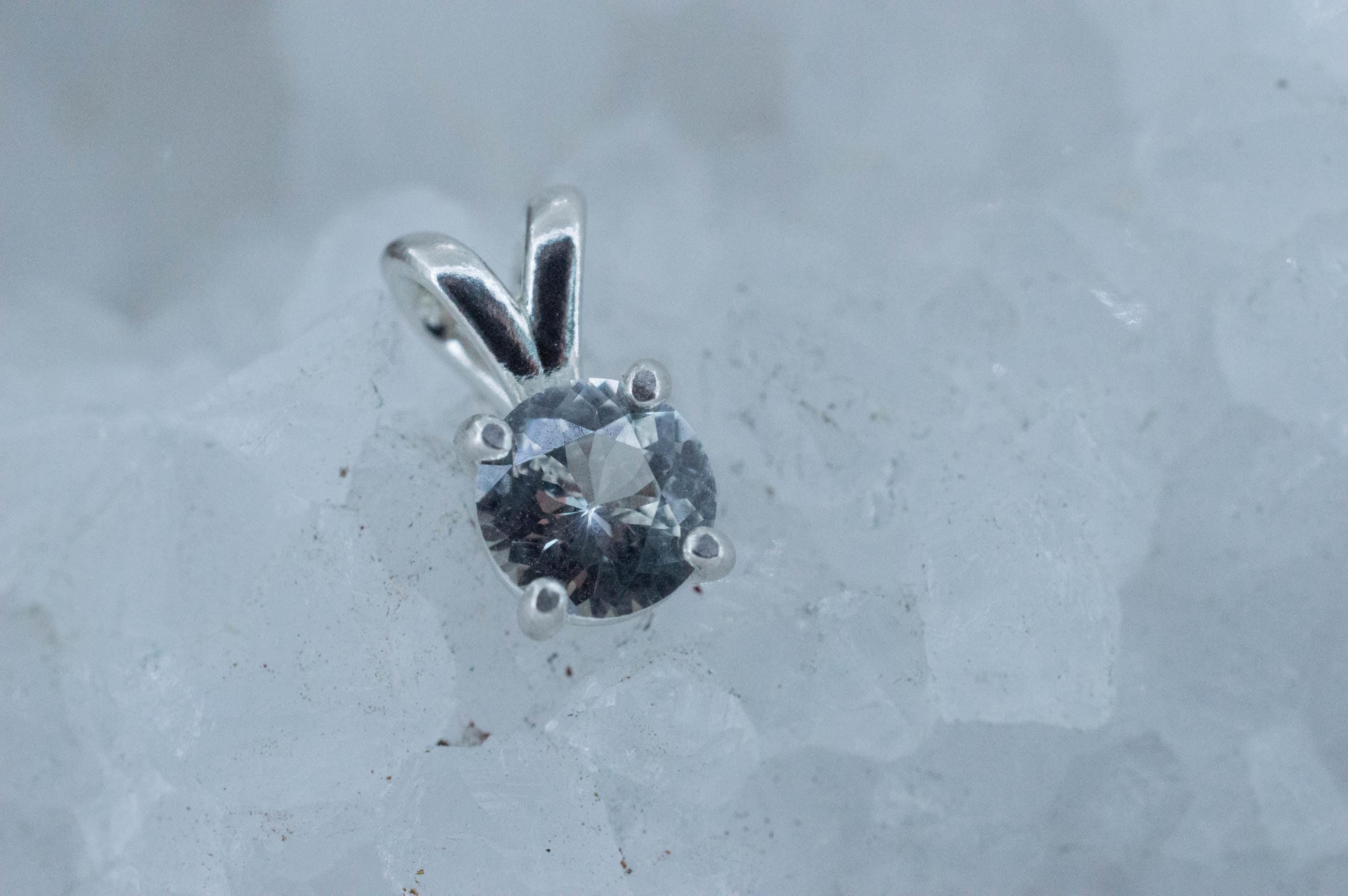 White Sapphire Pendant; Natural Sri Lanka Sapphire; 1.070cts - Mark Oliver Gems