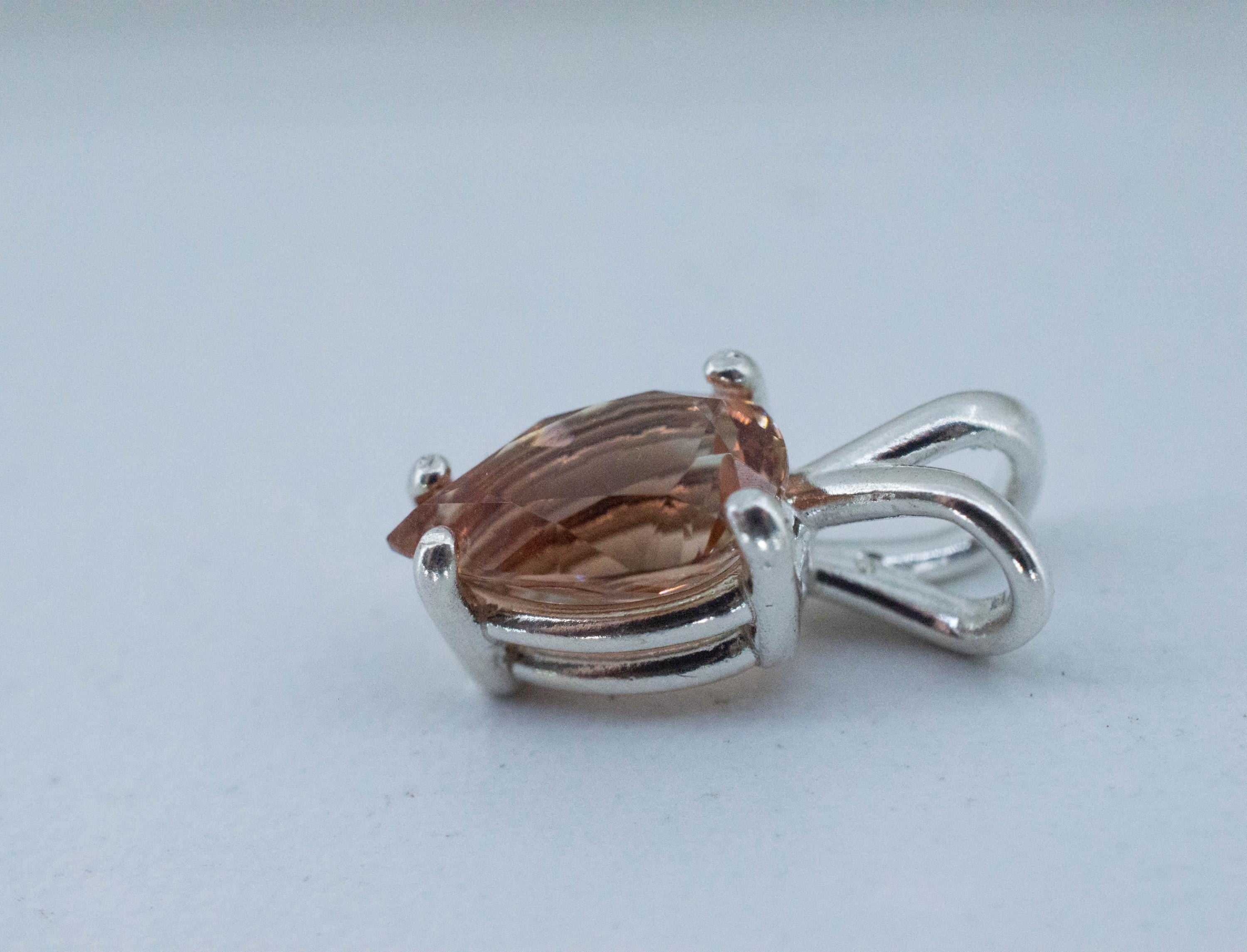 Oregon Sunstone Pendant, Natural Untreated Oregon Sunstone; 1.575cts - Mark Oliver Gems