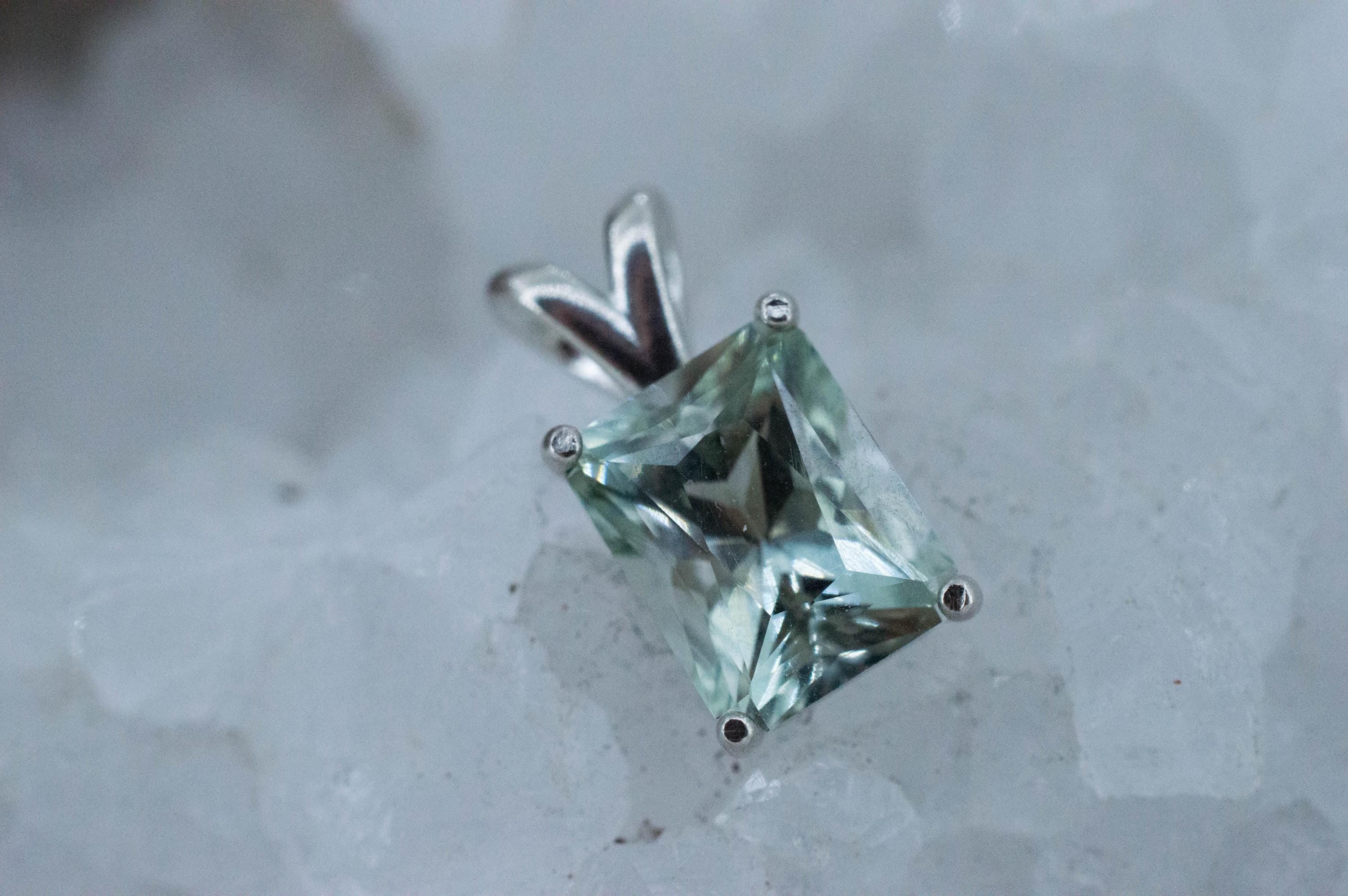 Prasiolite Pendant; Natural Brazil Green Amethyst; 2.890cts - Mark Oliver Gems