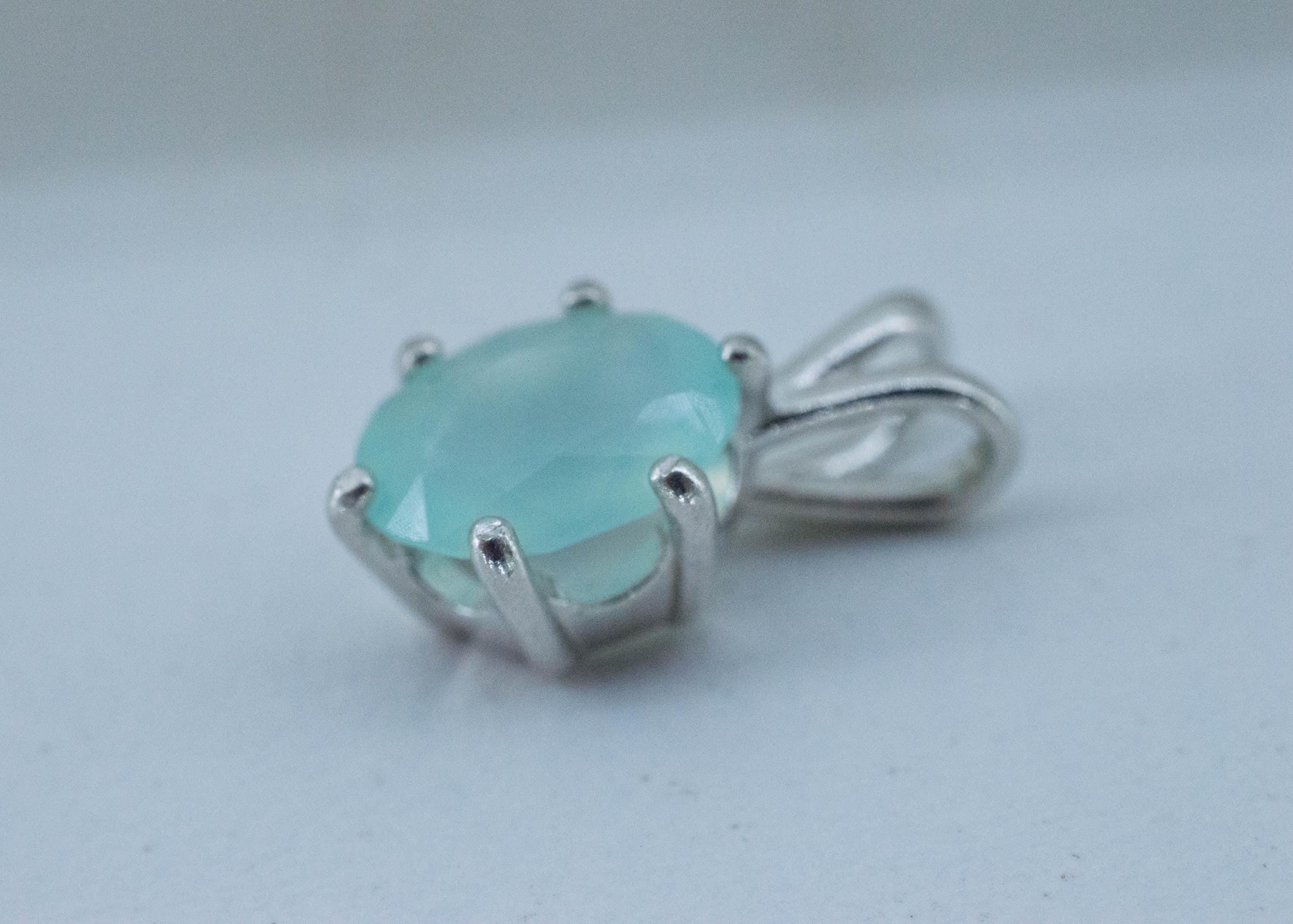 Chrysoprase Pendant; Natural Untreated Australia Chrysoprase; 1.780cts - Mark Oliver Gems