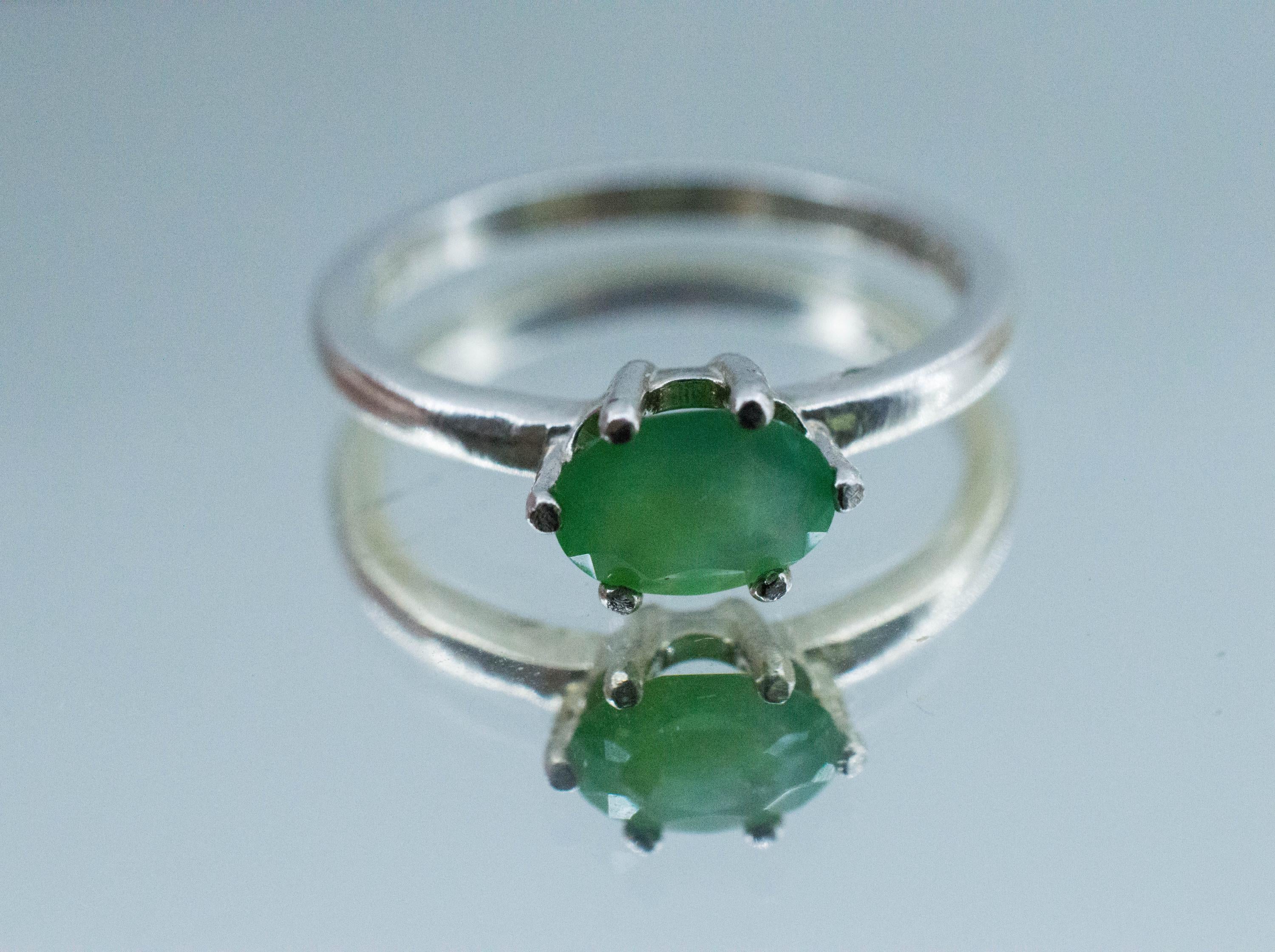 Chrysoprase Ring, Natural Untreated Australian Chrysoprase; 0.620cts - Mark Oliver Gems