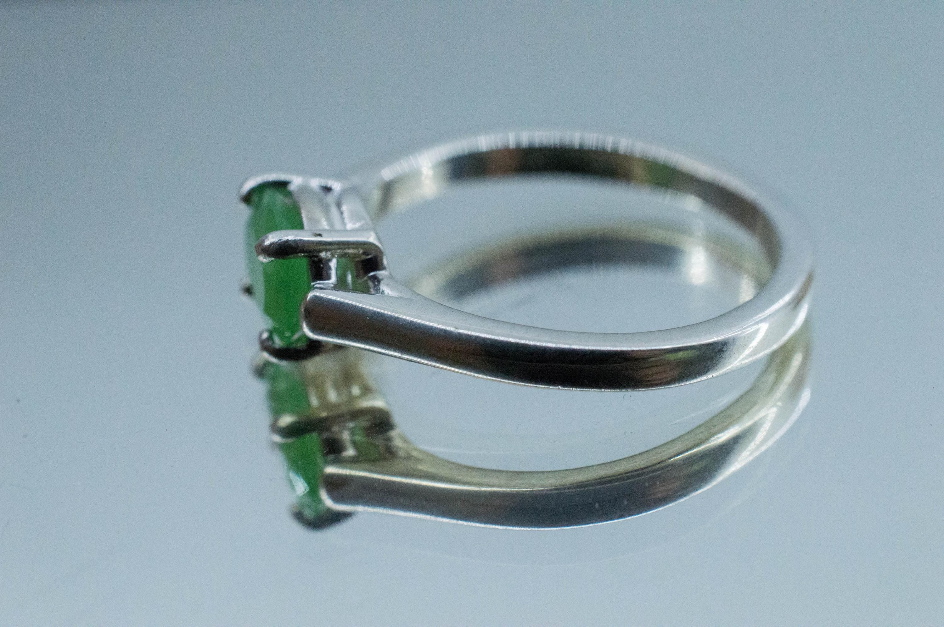 Chrysoprase Ring, Natural Untreated Australian Chrysoprase; 0.800cts - Mark Oliver Gems