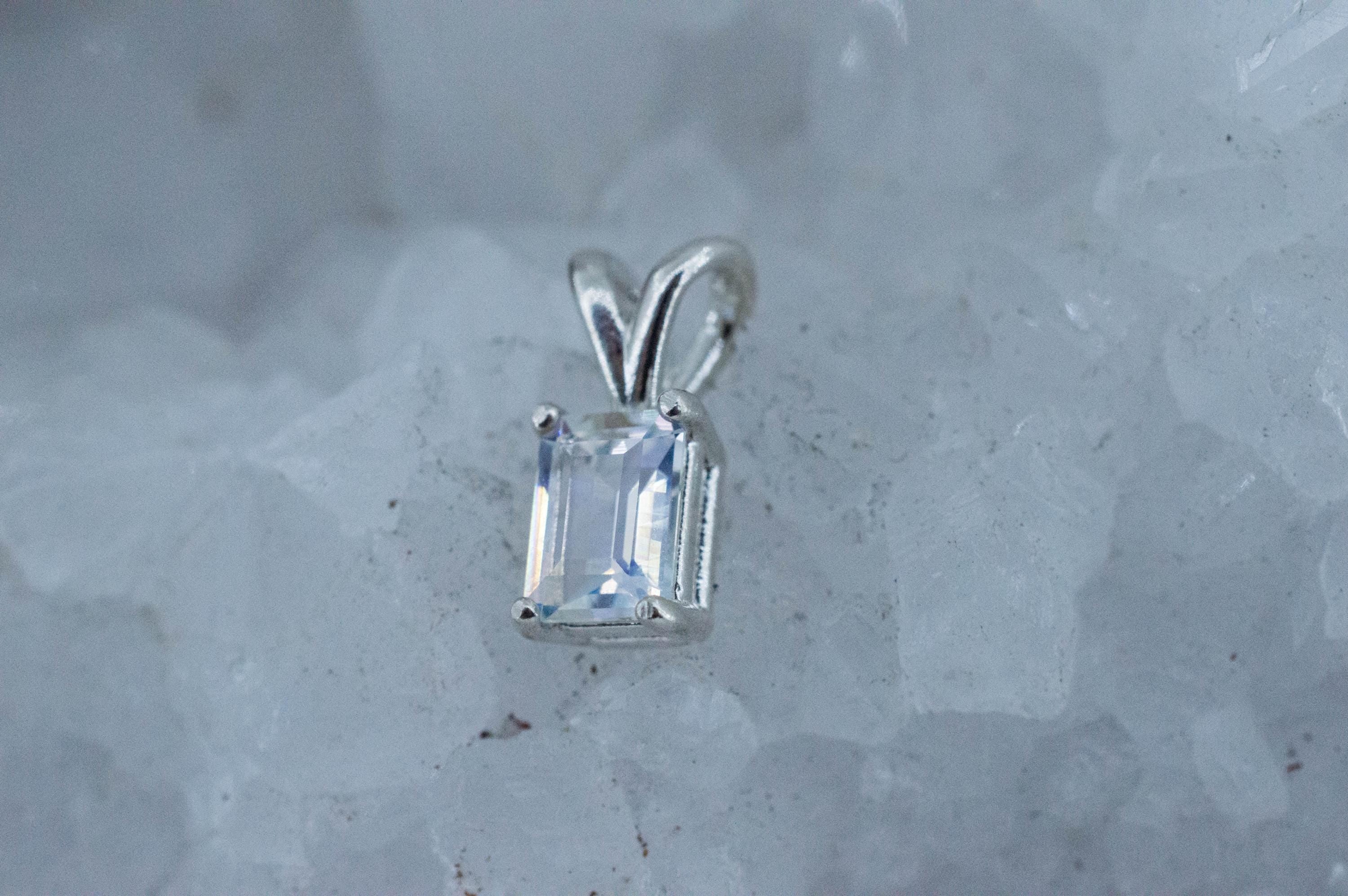 Rainbow Moonstone Pendant, Natural Untreated Madagascar Moonstone; 0.720cts