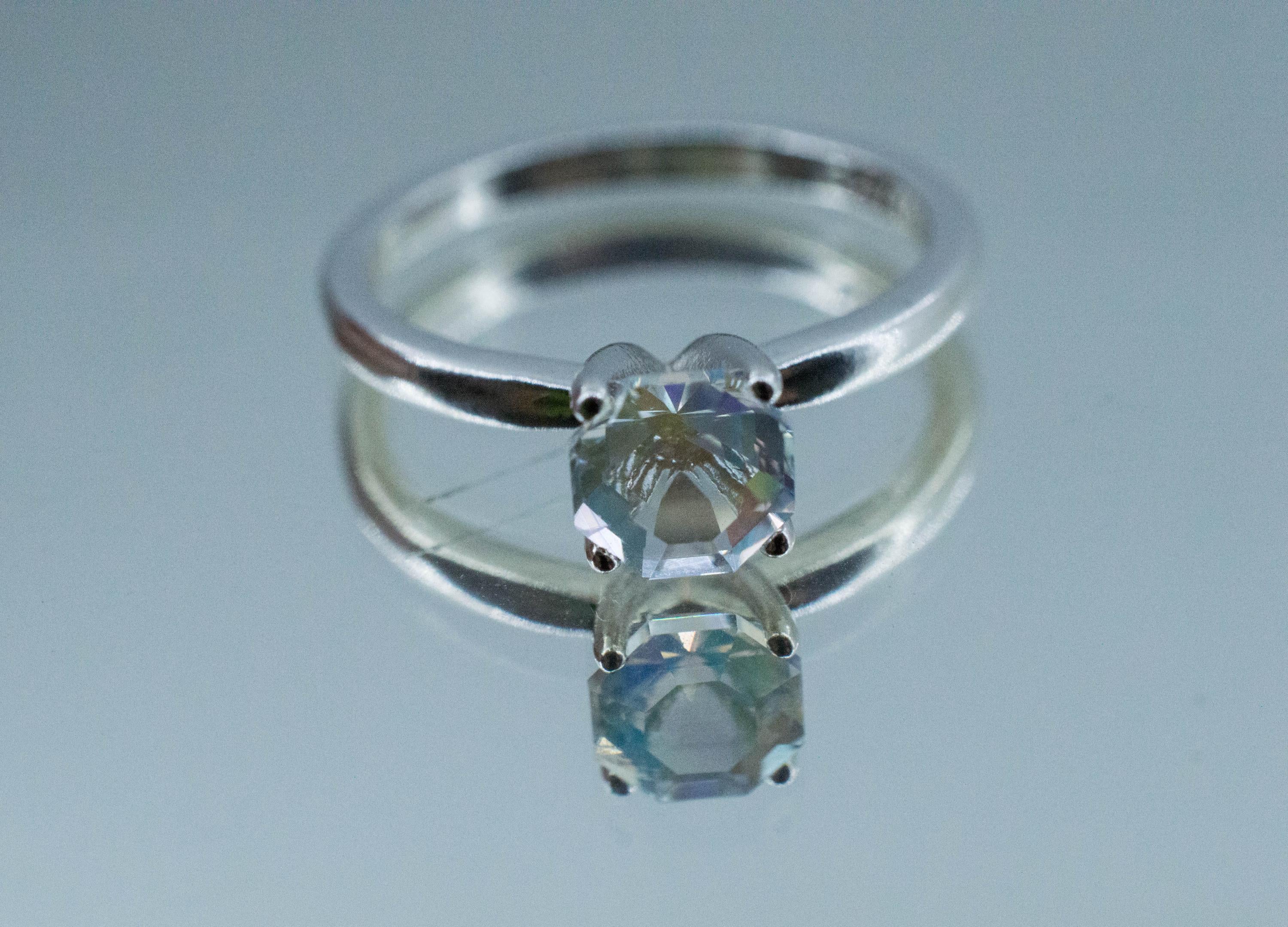 Rainbow Moonstone Ring, Natural Untreated Madagascar Moonstone; 0.960cts