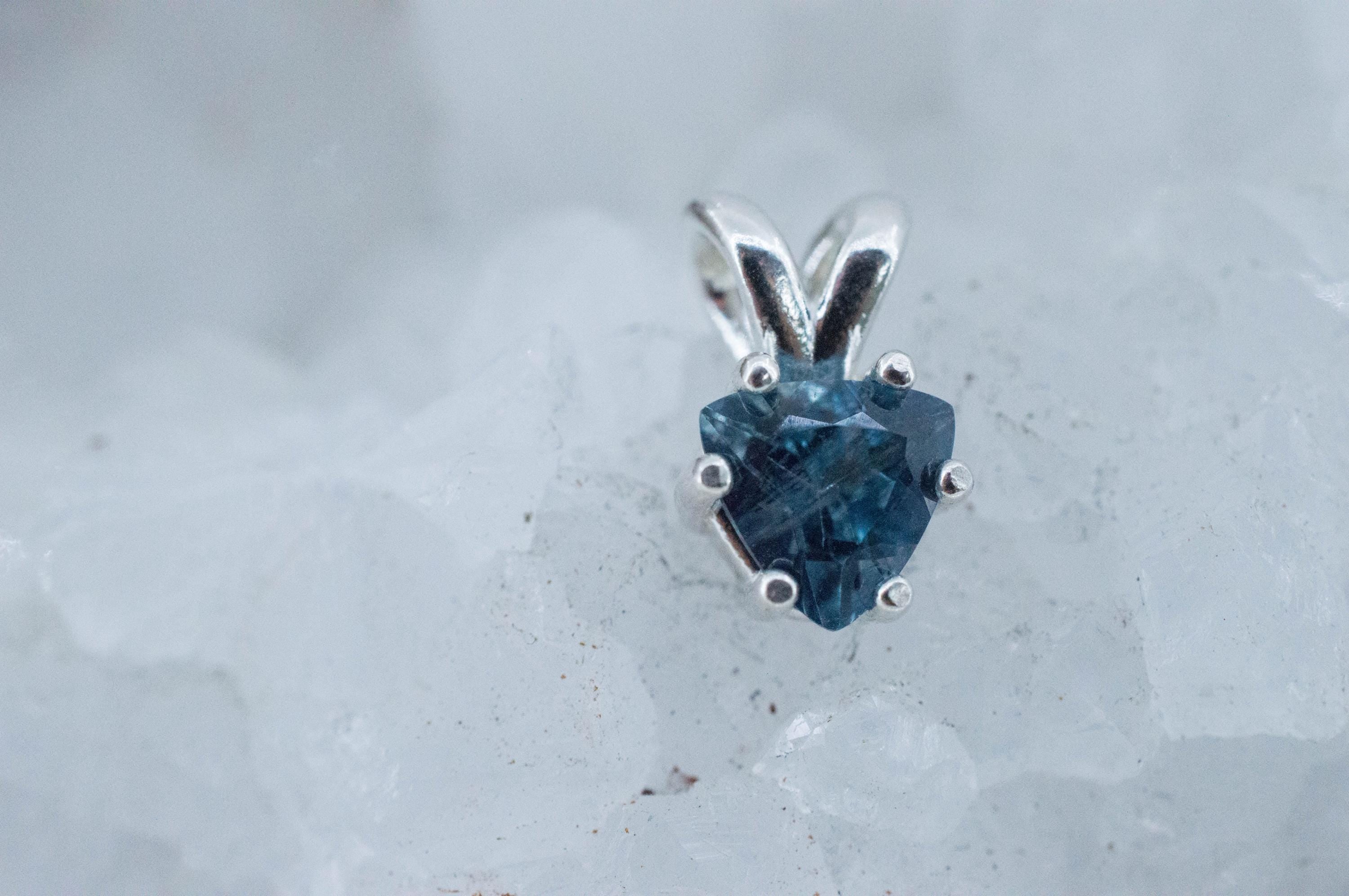 Aquamarine Pendant; Natural Untreated Nigeria Aquamarine; 0.825cts