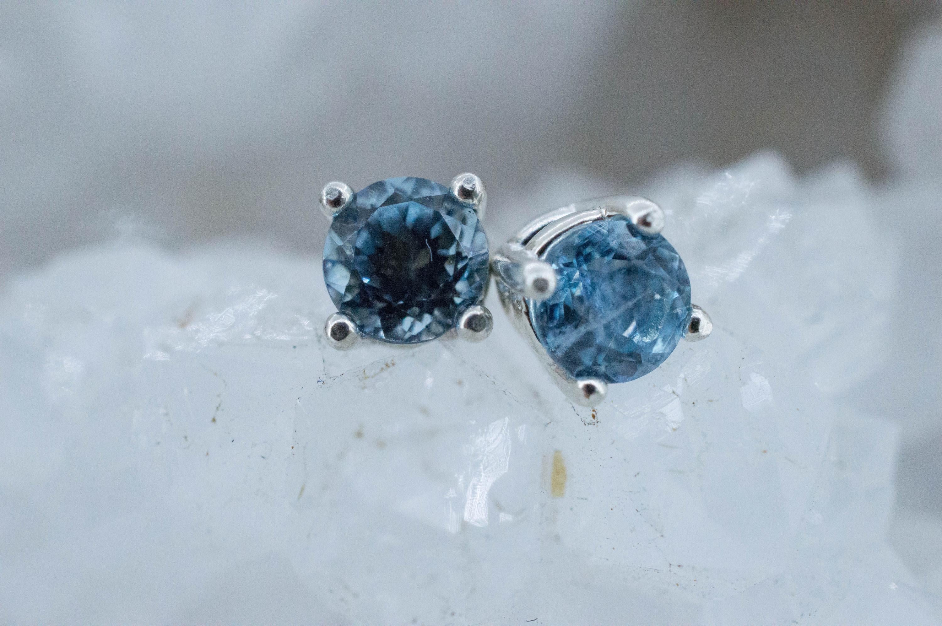 Aquamarine Earrings; Natural Untreated Nigeria Aquamarine; 0.780cts