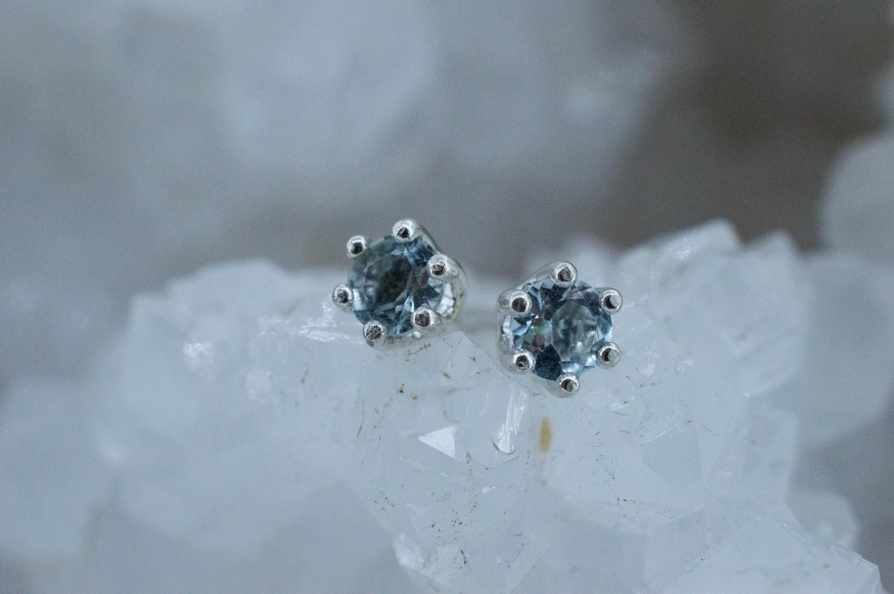 Aquamarine Earrings; Natural Untreated Brazil Aquamarine; 0.410cts