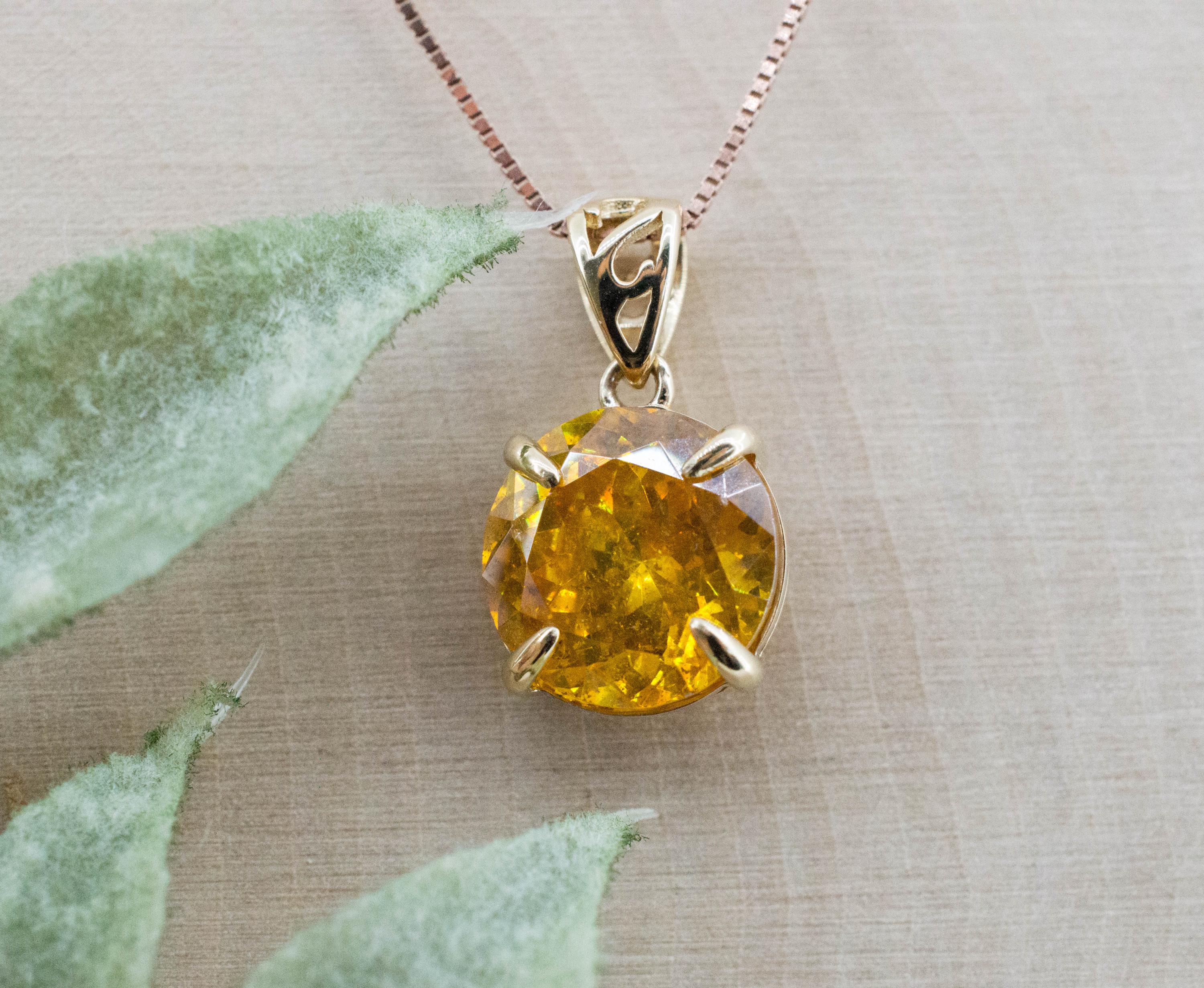 Sphalerite Pendant; Natural Untreated Spanish Sphalerite; 4.000cts