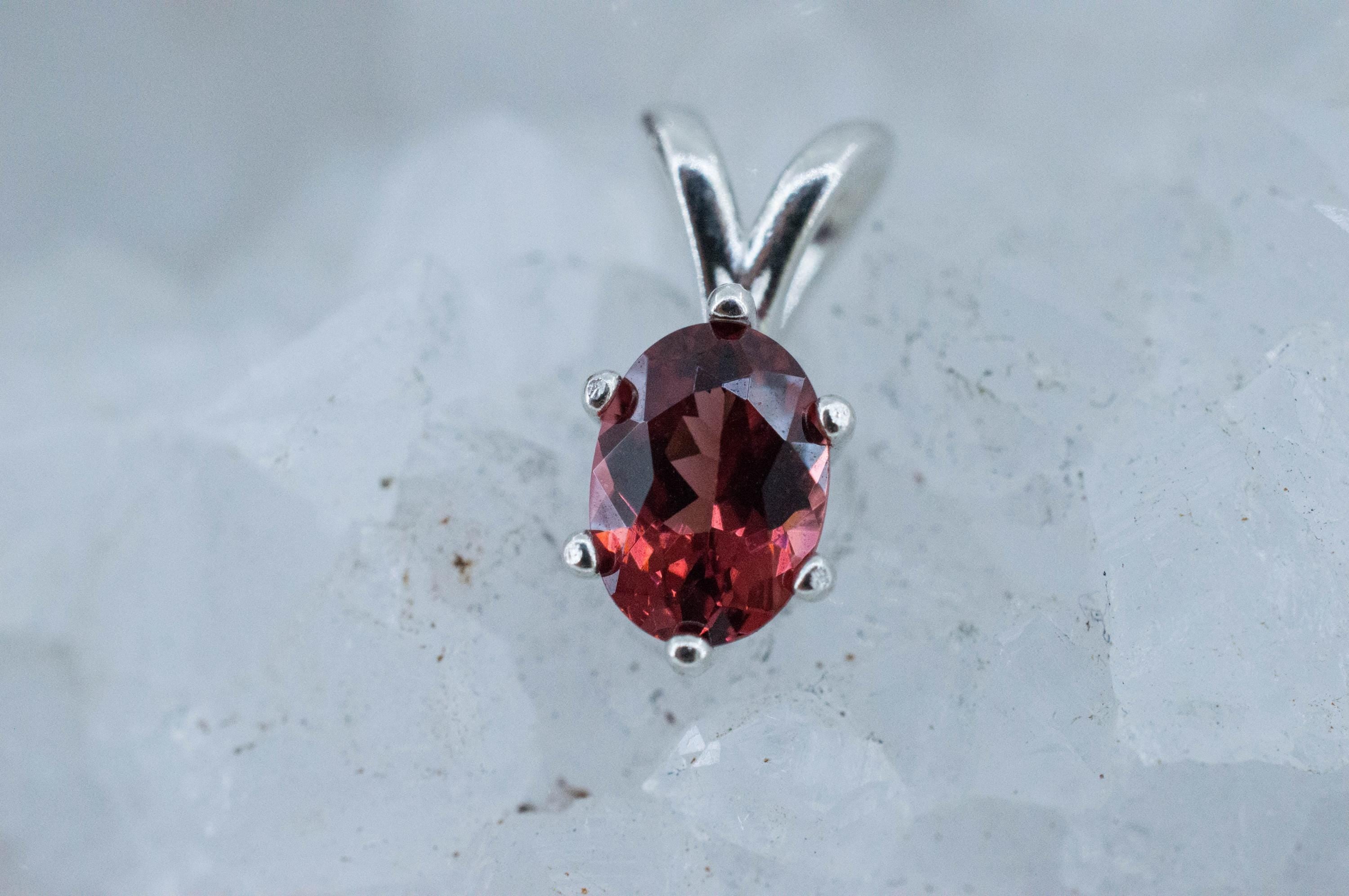 Rhodolite Garnet Pendant; Natural Untreated North Carolina Garnet; 0.940cts - Mark Oliver Gems