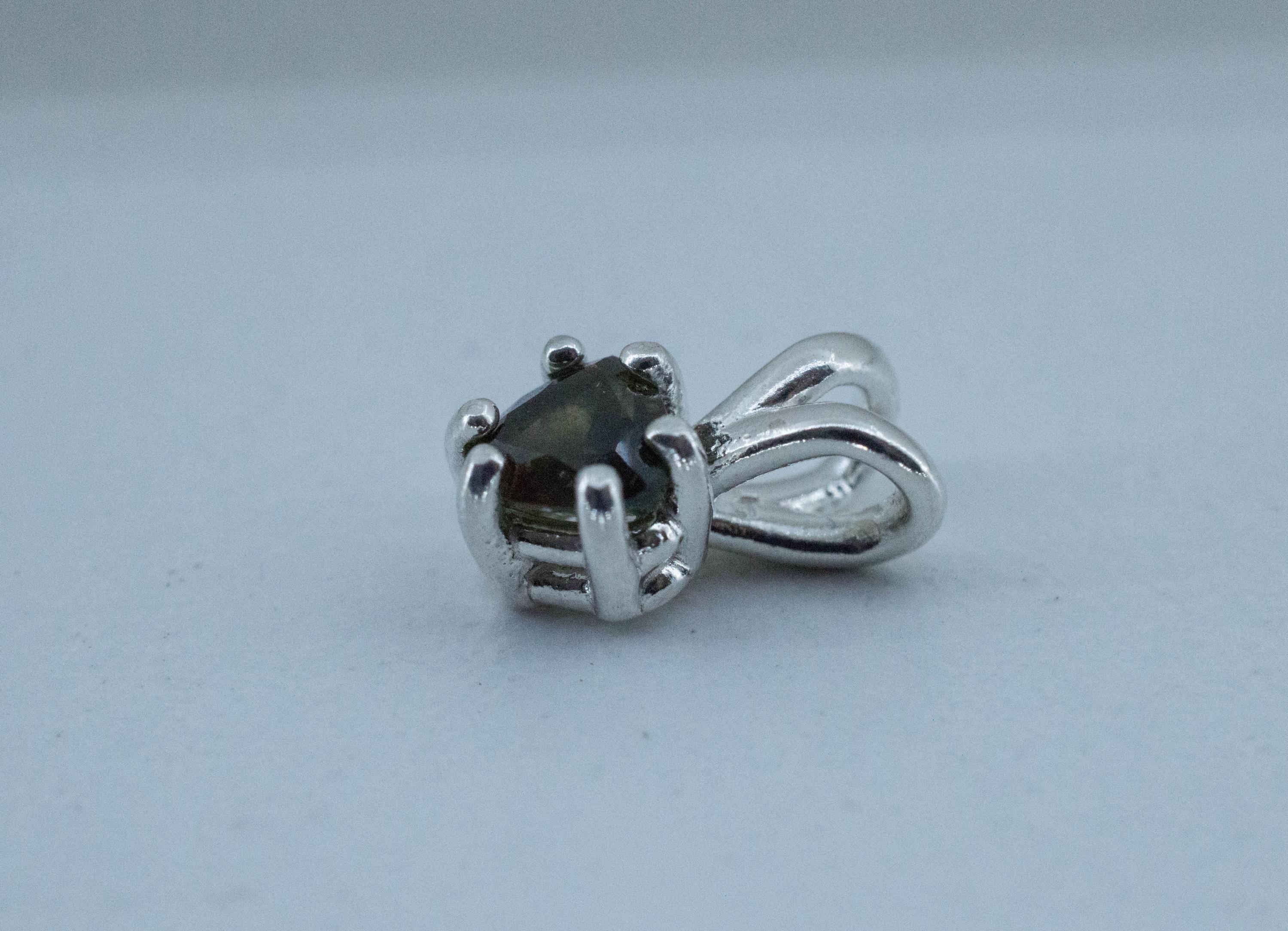 Biashara Sapphire Pendant; Natural Untreated Kenya Sapphire; 0.710cts