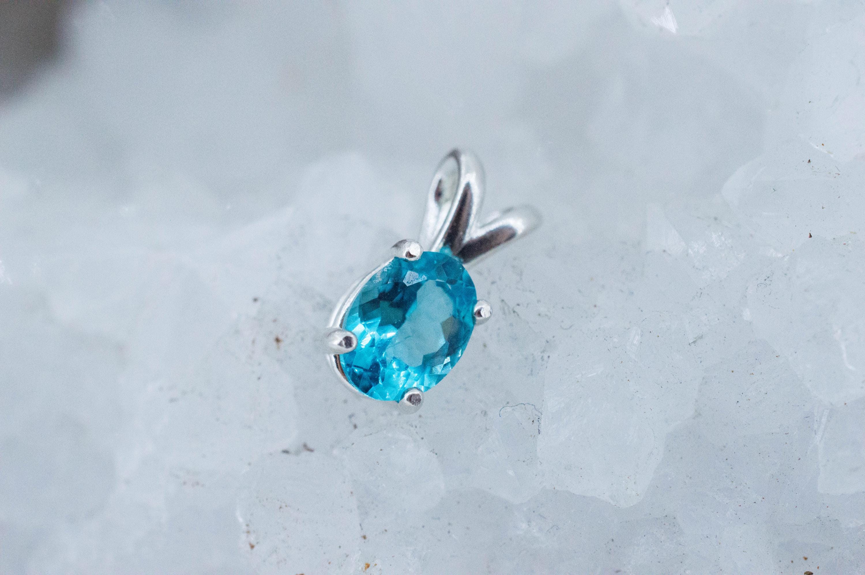 Blue Apatite Pendant; Natural Untreated Brazil Apatite; 1.285cts