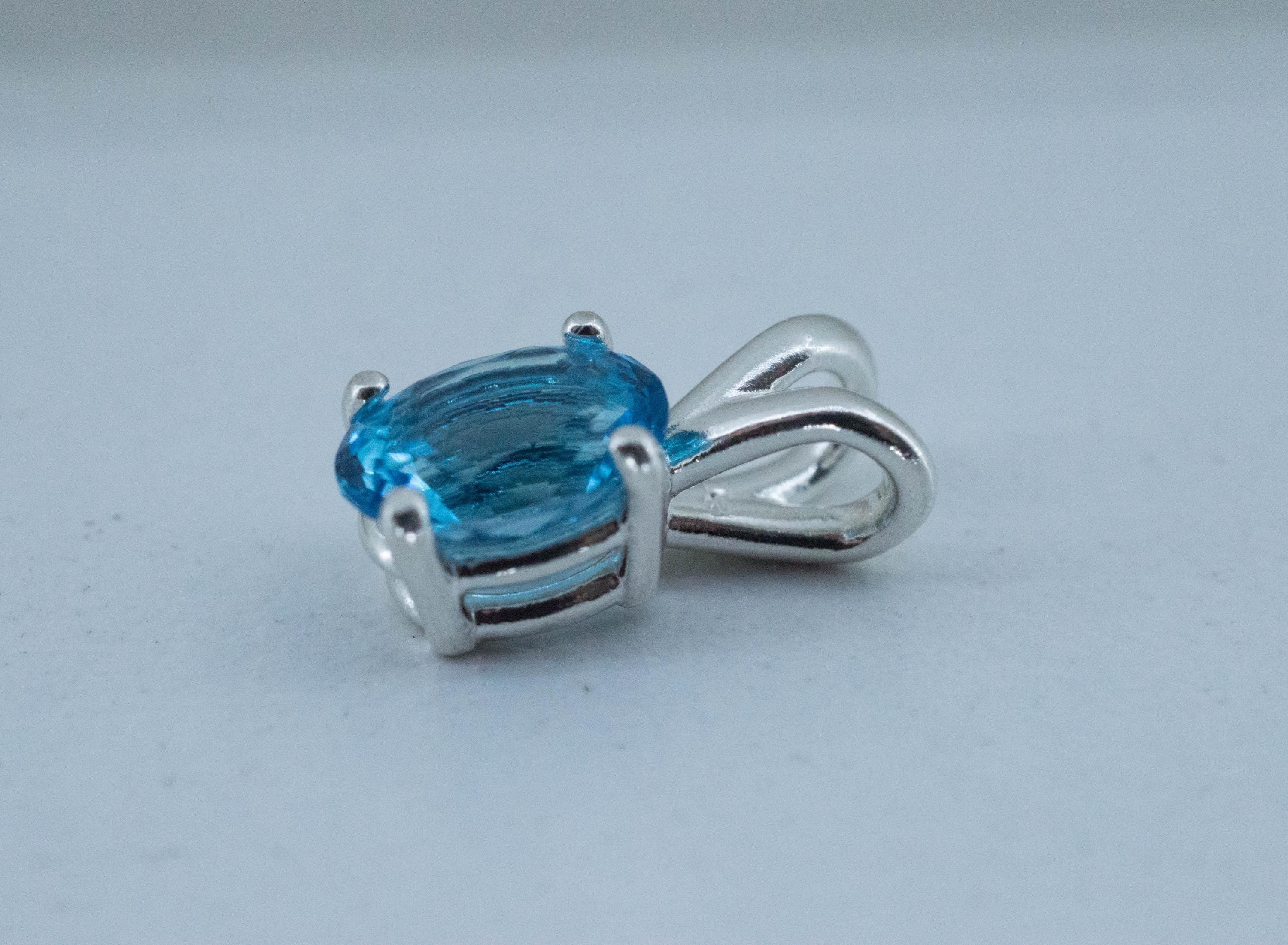 Blue Topaz Pendant; Genuine Brazil Topaz; 1.495cts - Mark Oliver Gems