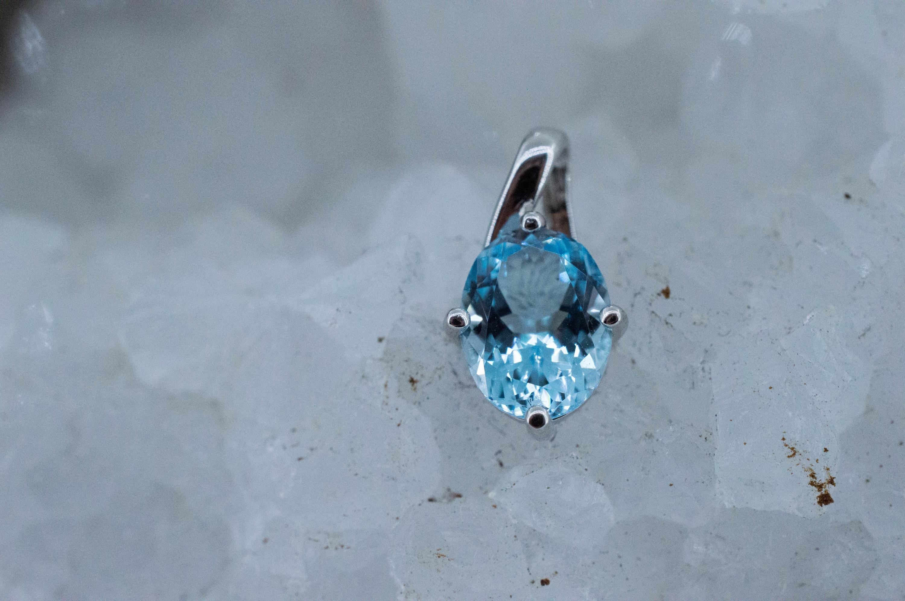 Blue Topaz Pendant; Genuine Brazil Topaz; 2.050cts - Mark Oliver Gems