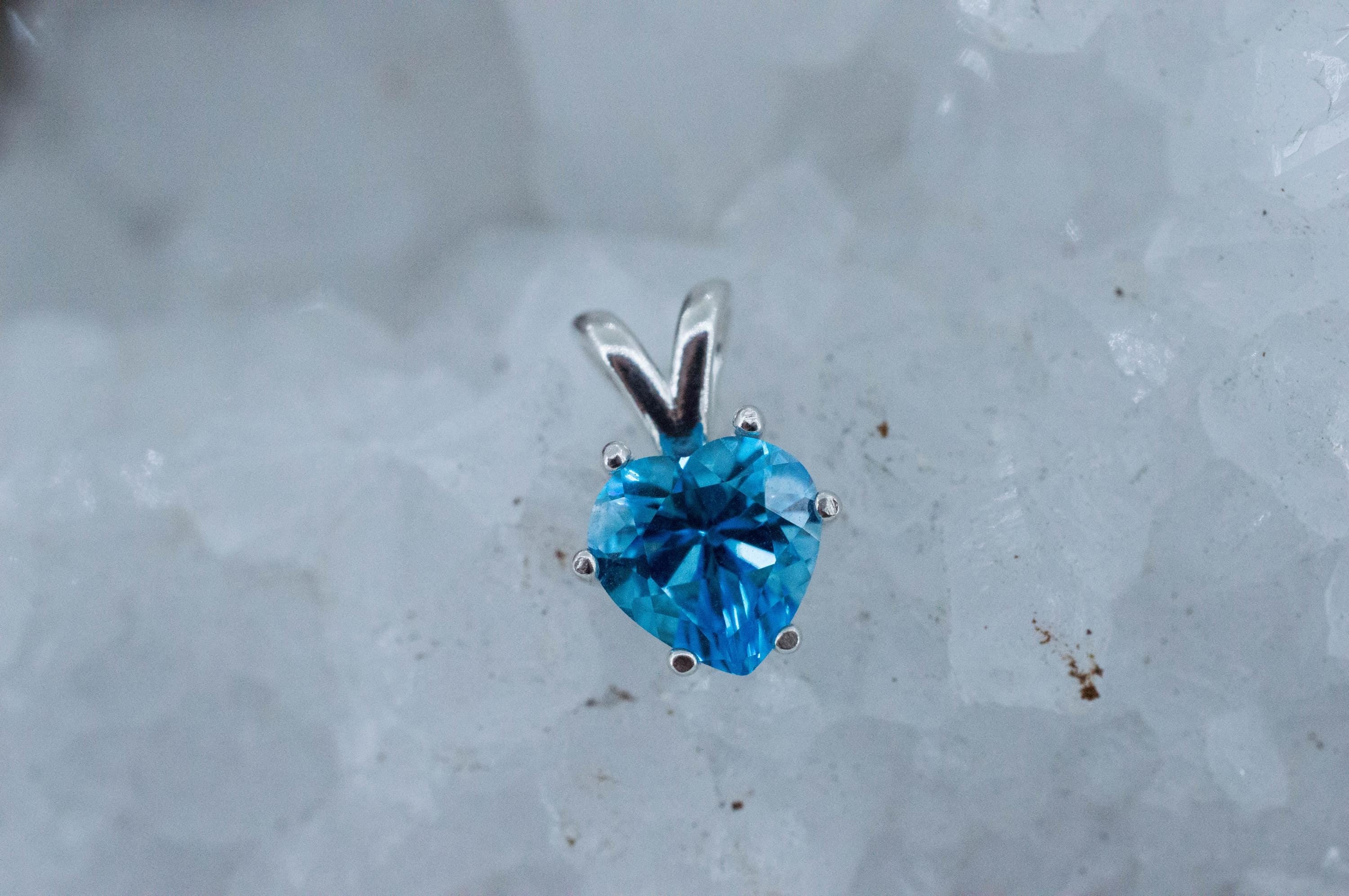Blue Topaz Pendant; Genuine Brazil Topaz; 2.320cts - Mark Oliver Gems