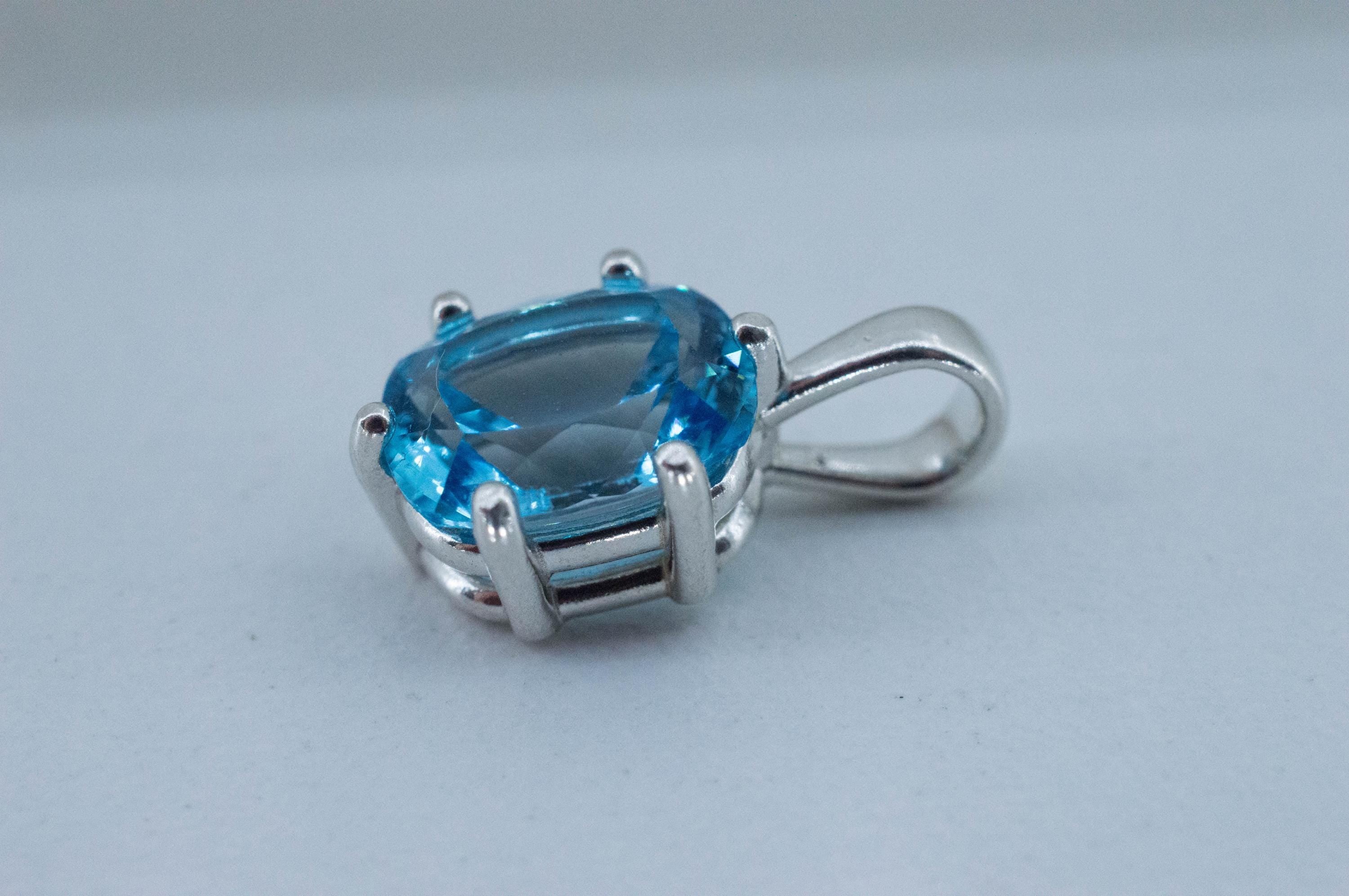 Blue Topaz Pendant; Genuine Brazil Topaz; 4.235cts - Mark Oliver Gems