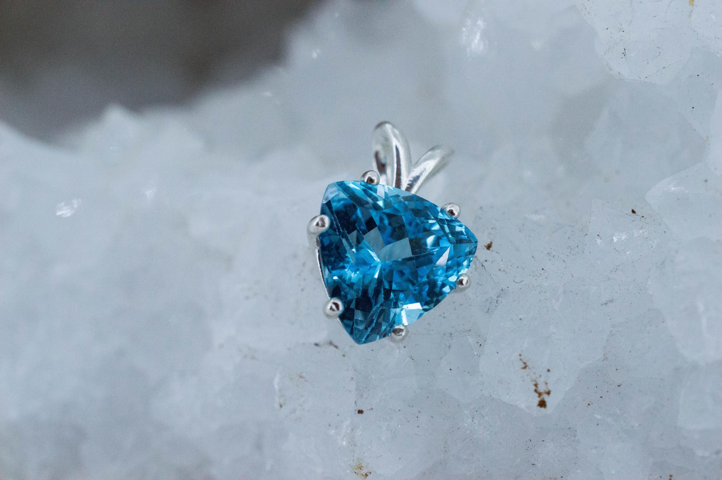 Blue Topaz Pendant; Genuine Brazil Topaz; 5.135cts - Mark Oliver Gems