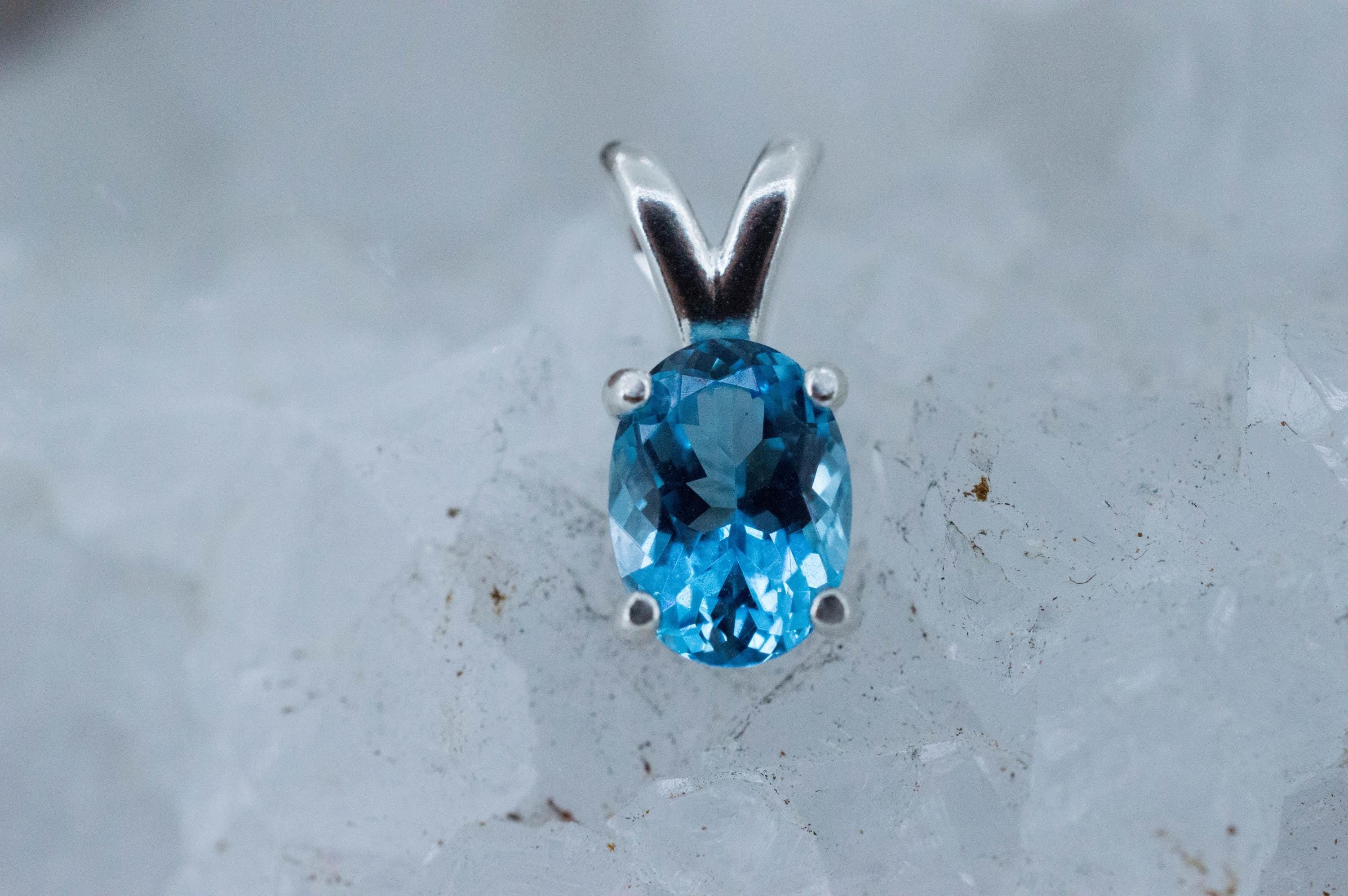 Blue Topaz Pendant; Genuine Brazil Topaz; 1.495cts - Mark Oliver Gems