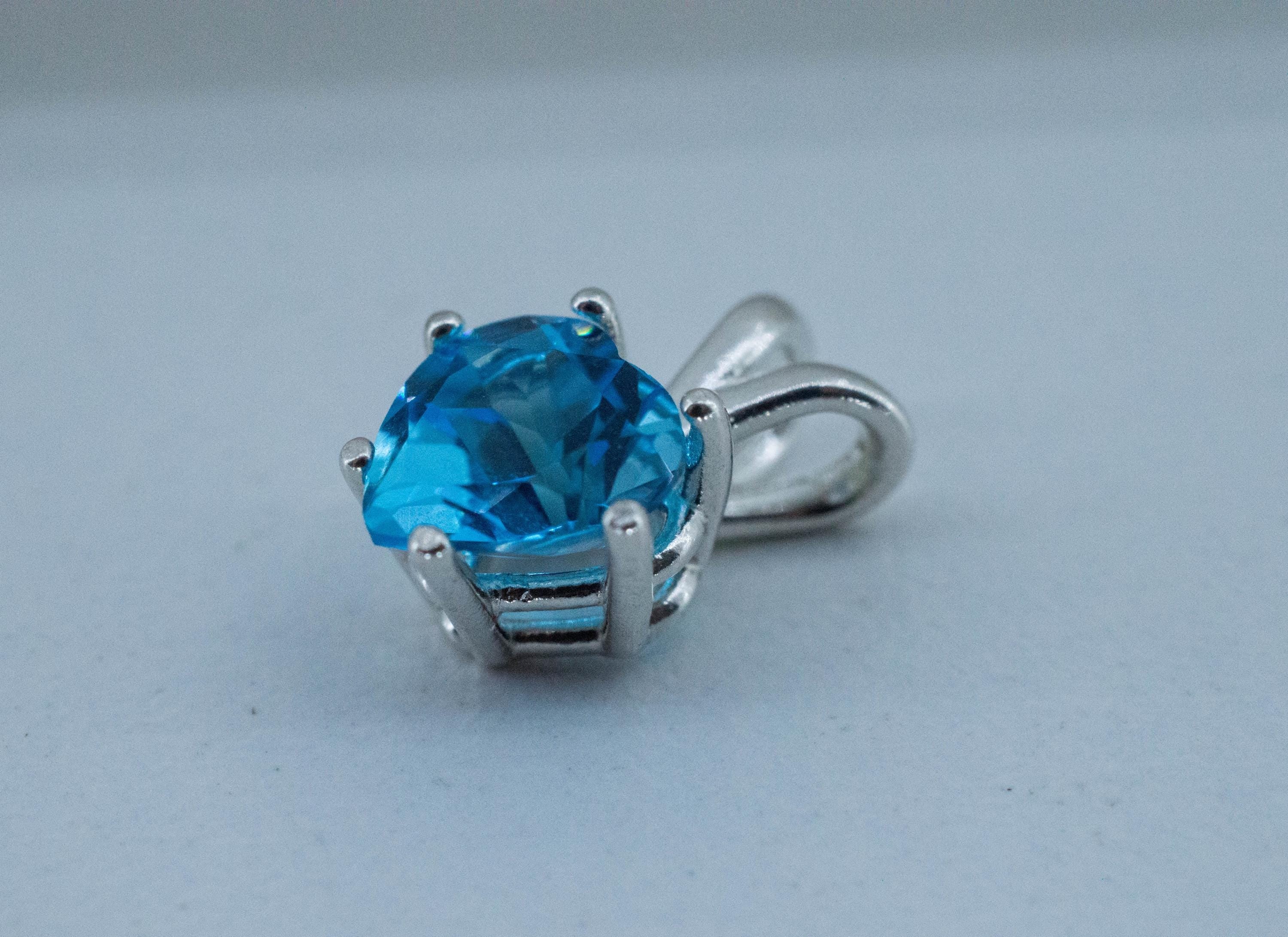 Blue Topaz Pendant; Genuine Brazil Topaz; 2.320cts - Mark Oliver Gems