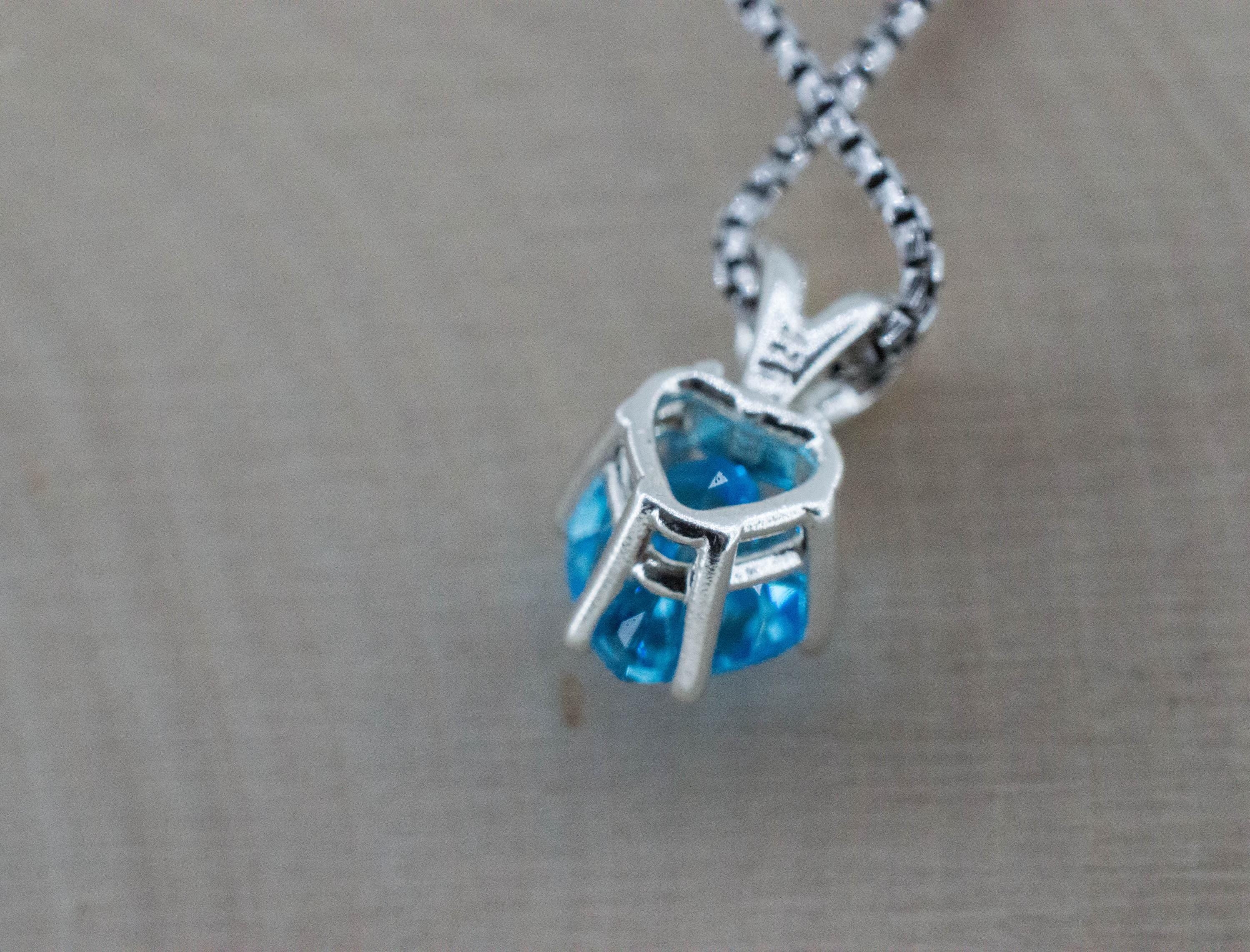 Blue Topaz Pendant; Genuine Brazil Topaz; 2.320cts - Mark Oliver Gems