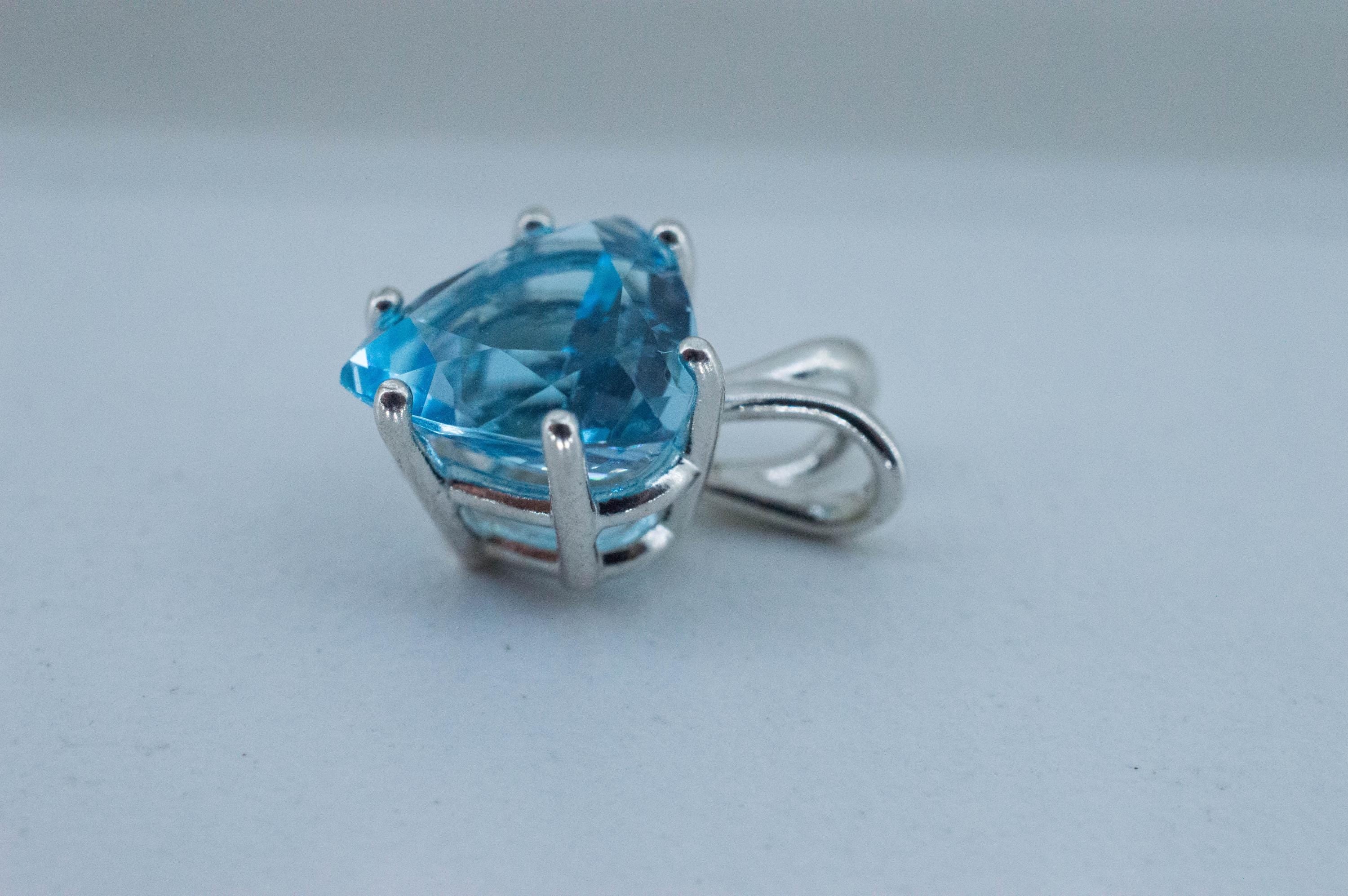 Blue Topaz Pendant; Genuine Brazil Topaz; 5.135cts - Mark Oliver Gems