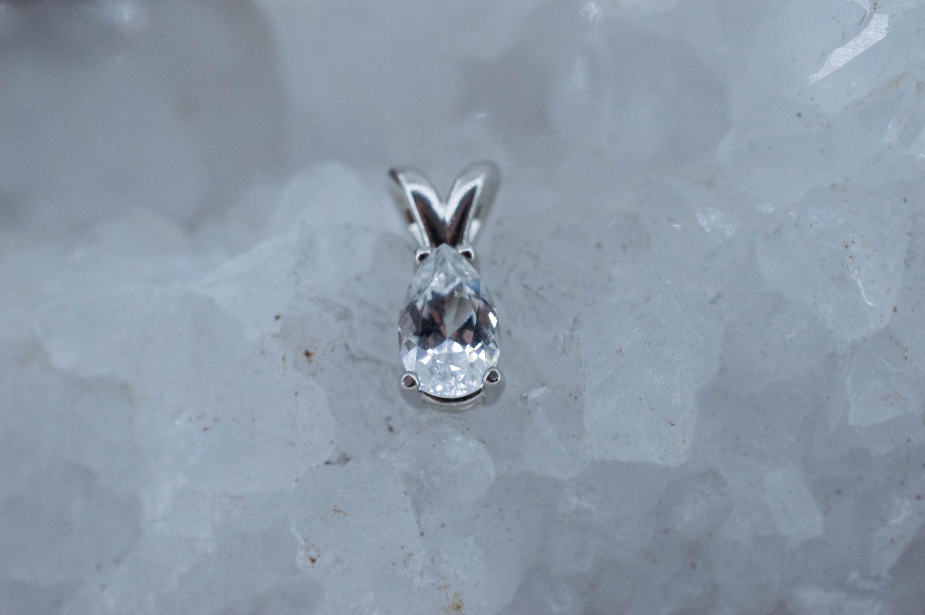 Goshenite Pendant; Genuine Untreated Mozambique Beryl; 0.825cts - Mark Oliver Gems