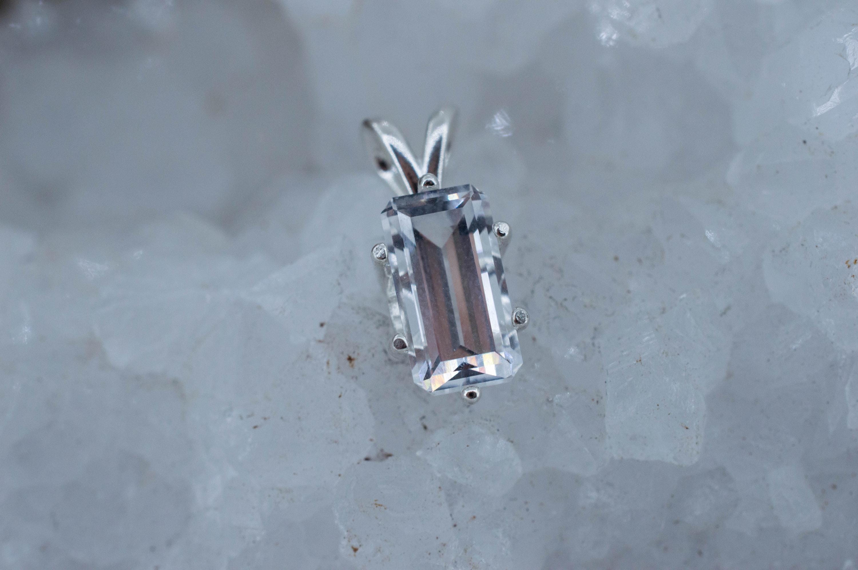 Goshenite Pendant; Genuine Untreated Mozambique Beryl; 2.200cts - Mark Oliver Gems
