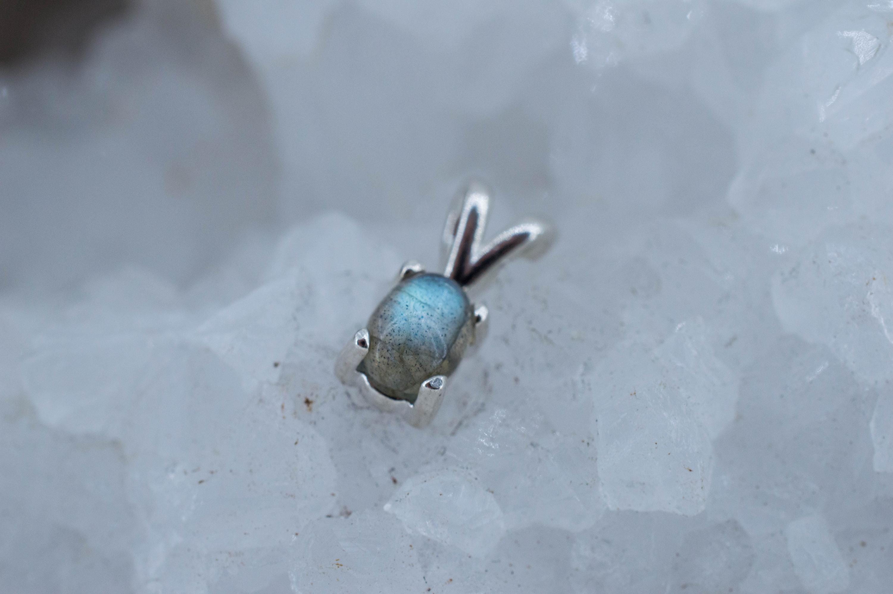 Labradorite Pendant; Natural Untreated Madagascar Labradorite; 0.875cts - Mark Oliver Gems