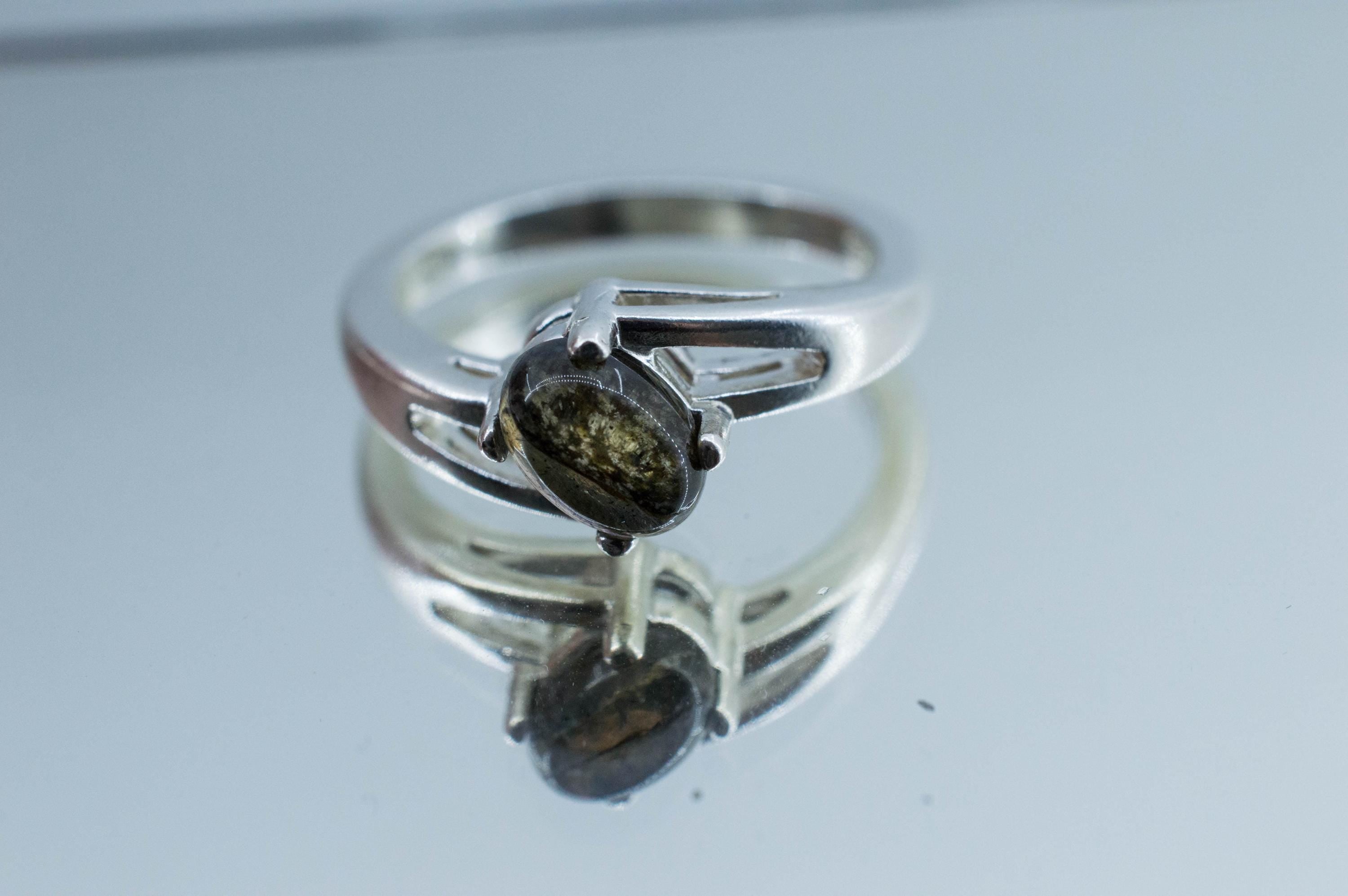 Labradorite Ring, Natural Untreated Madagascar Labradorite; 1.105cts - Mark Oliver Gems