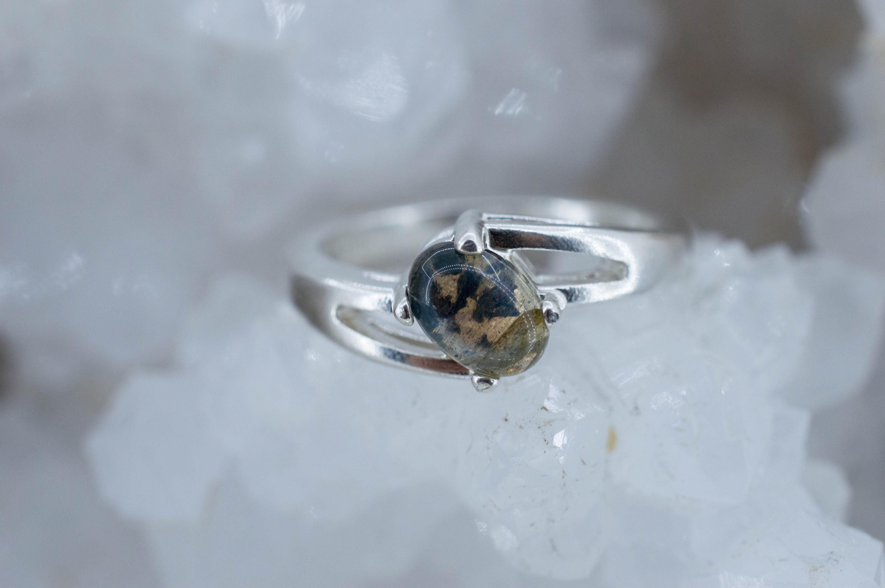 Labradorite Ring, Natural Untreated Madagascar Labradorite; 0.895cts - Mark Oliver Gems