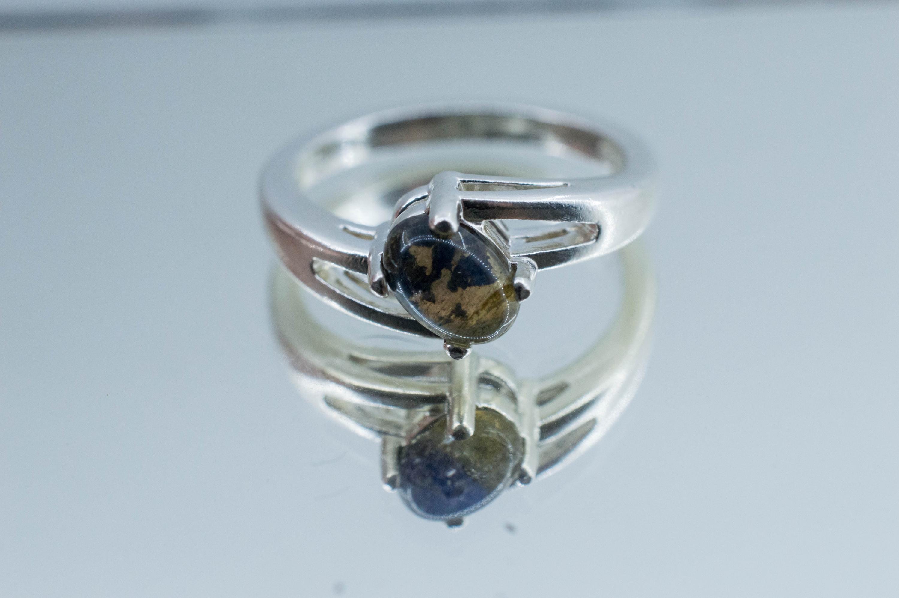 Labradorite Ring, Natural Untreated Madagascar Labradorite; 0.895cts - Mark Oliver Gems