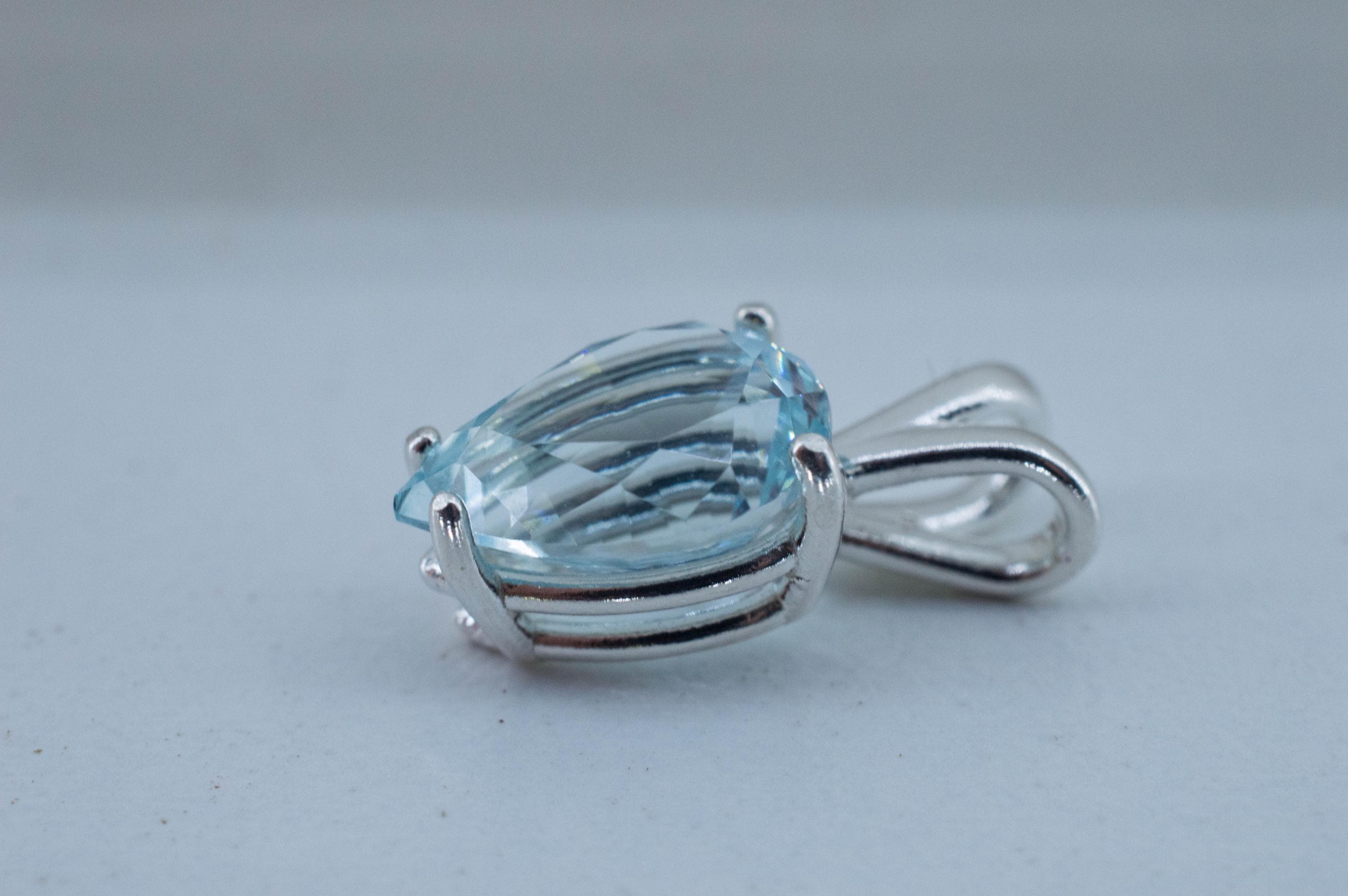 Blue Topaz Pendant; Natural Untreated Ukraine Topaz; 3.330cts - Mark Oliver Gems