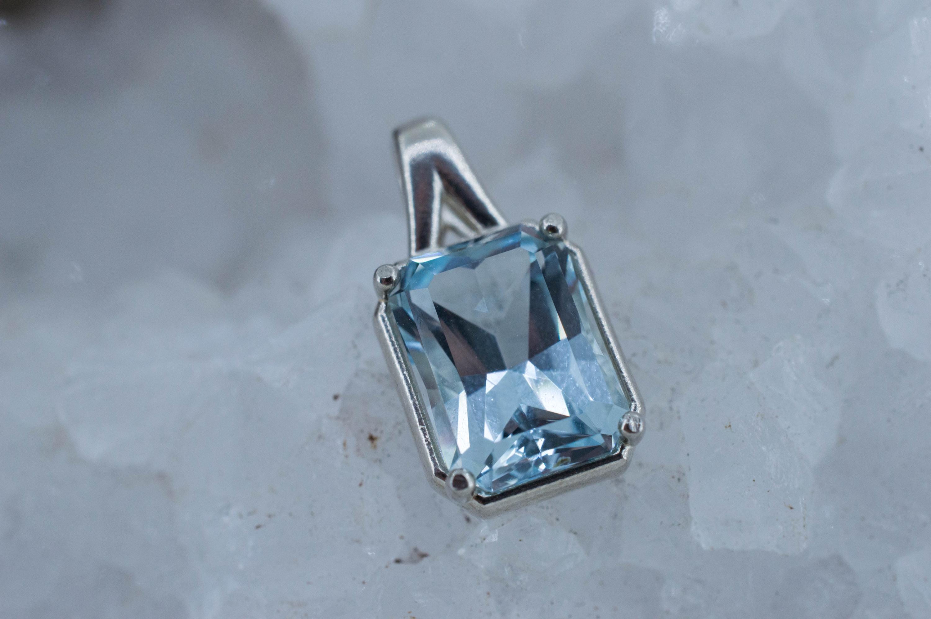 Blue Topaz Pendant; Natural Untreated Ukraine Topaz; 4.550cts - Mark Oliver Gems