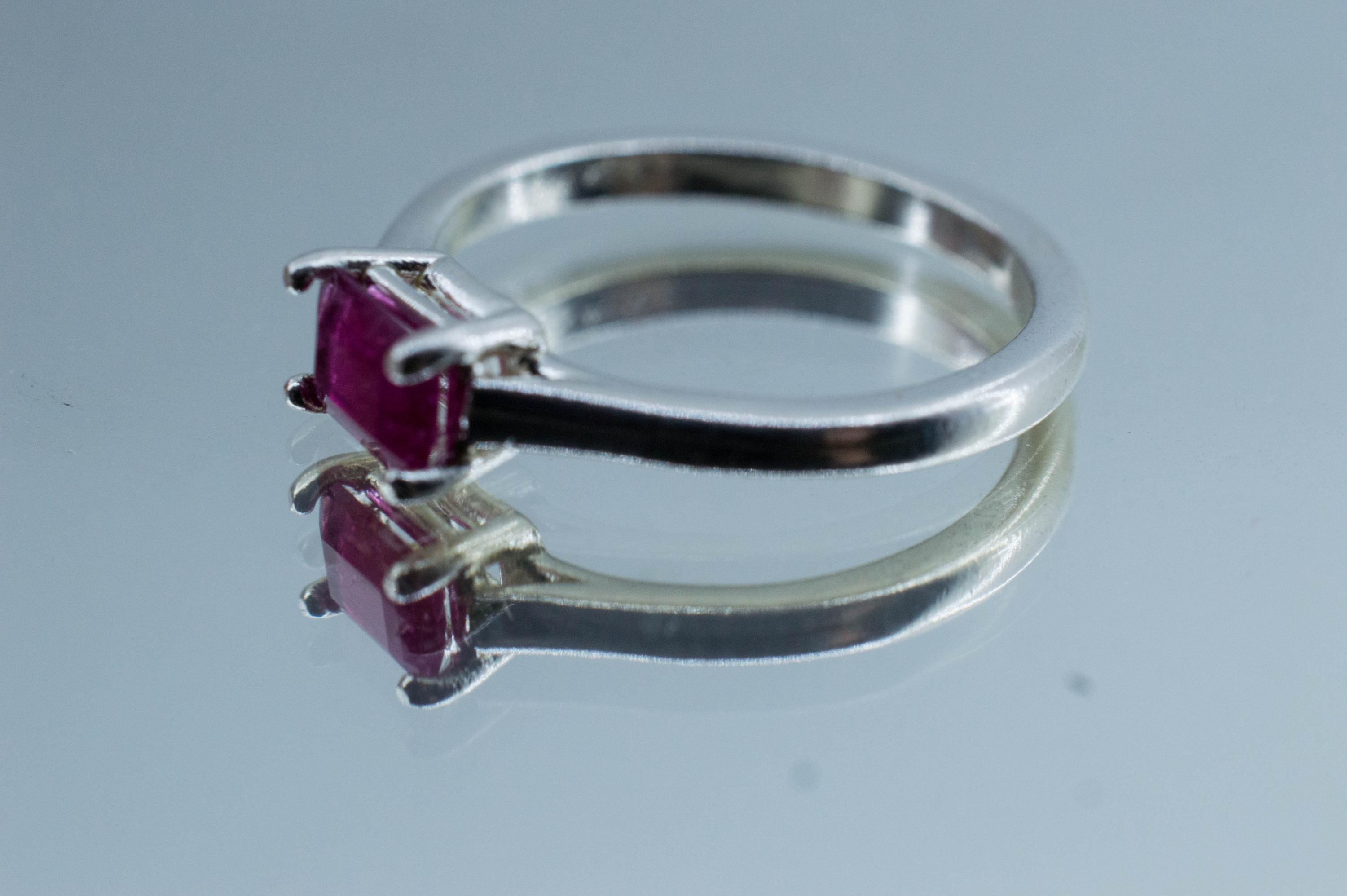 Red Beryl Ring; Natural Untreated USA Bixbite; 0.400cts