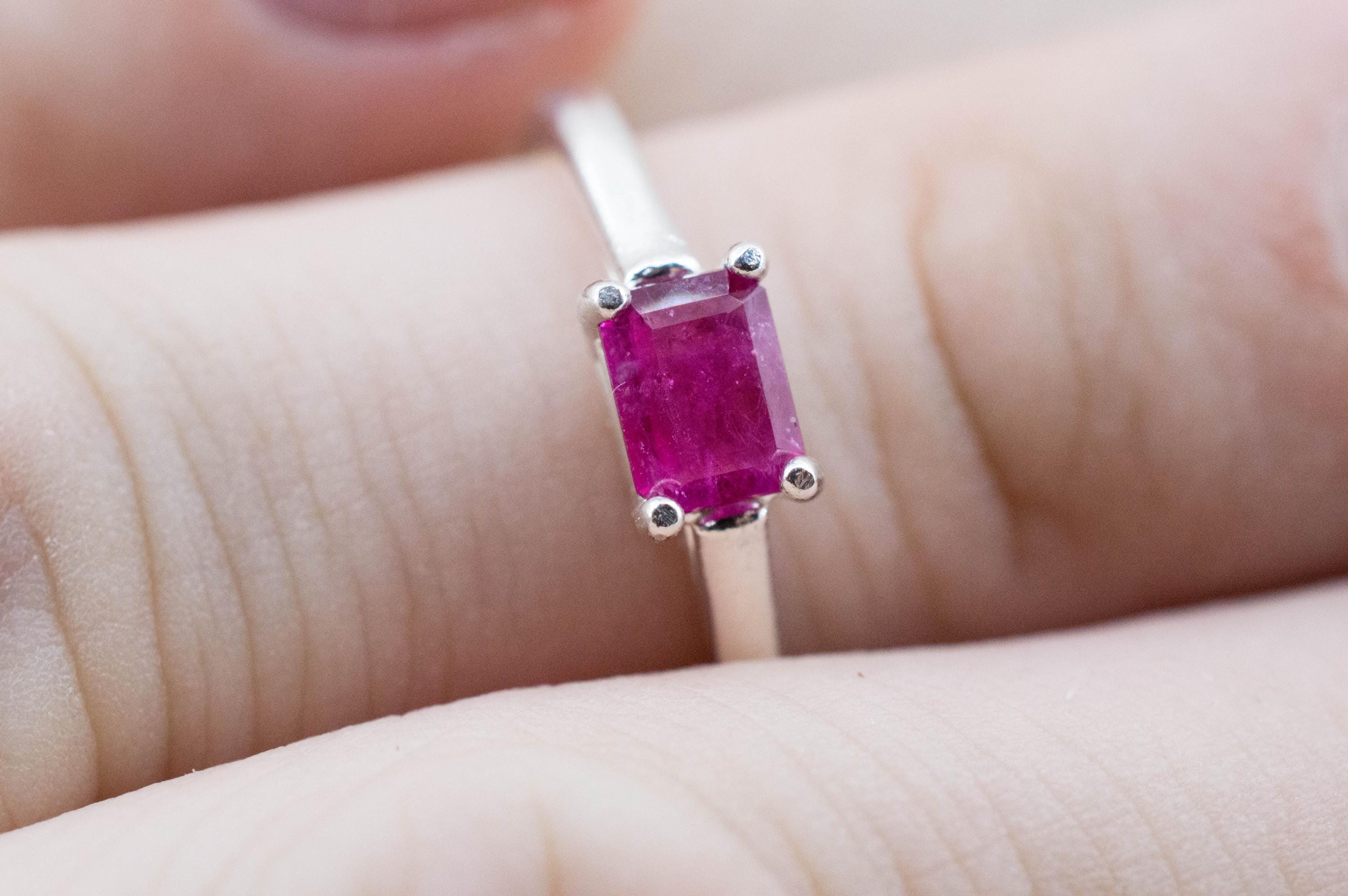 Red Beryl Ring; Natural Untreated USA Bixbite; 0.400cts