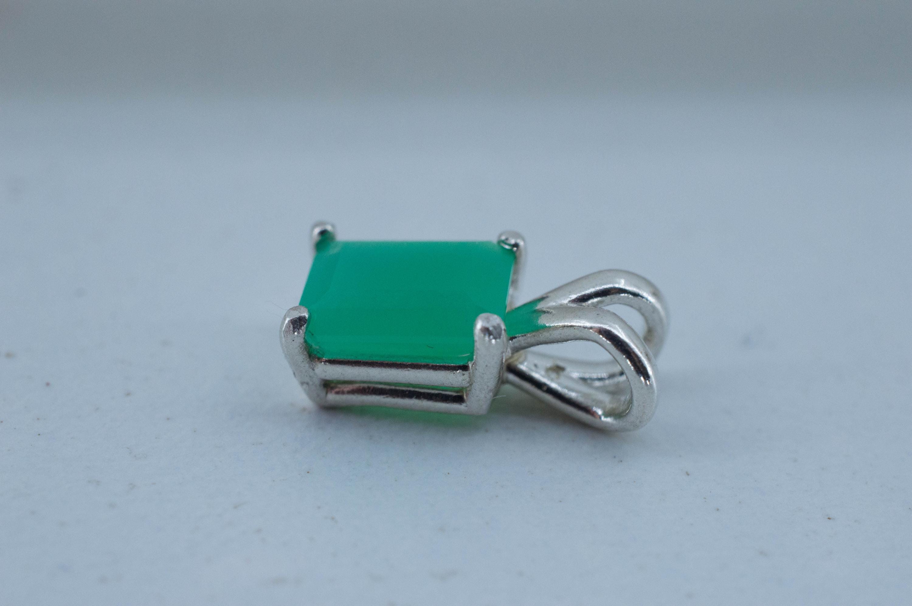 Chrysoprase Pendant; Natural Untreated Australia Chrysoprase; 1.360cts
