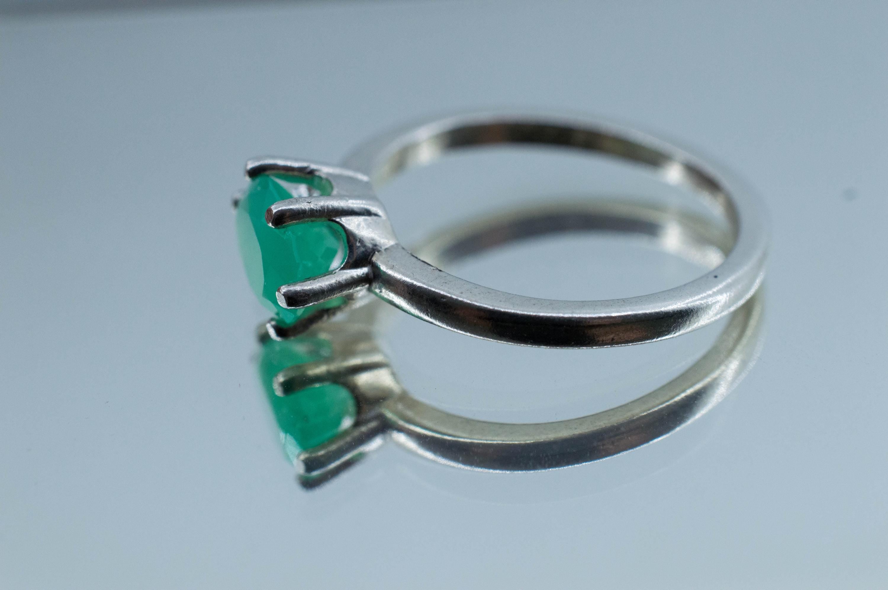 Chrysoprase Ring, Natural Untreated Australian Chrysoprase; 1.105cts