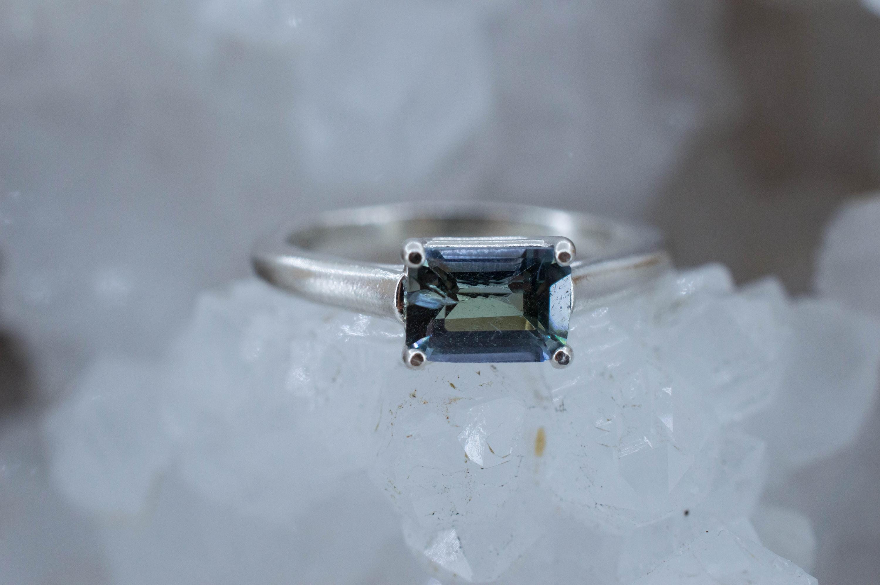Tanzanite Ring; Natural Untreated Tanzania Tanzanite; 1.045cts
