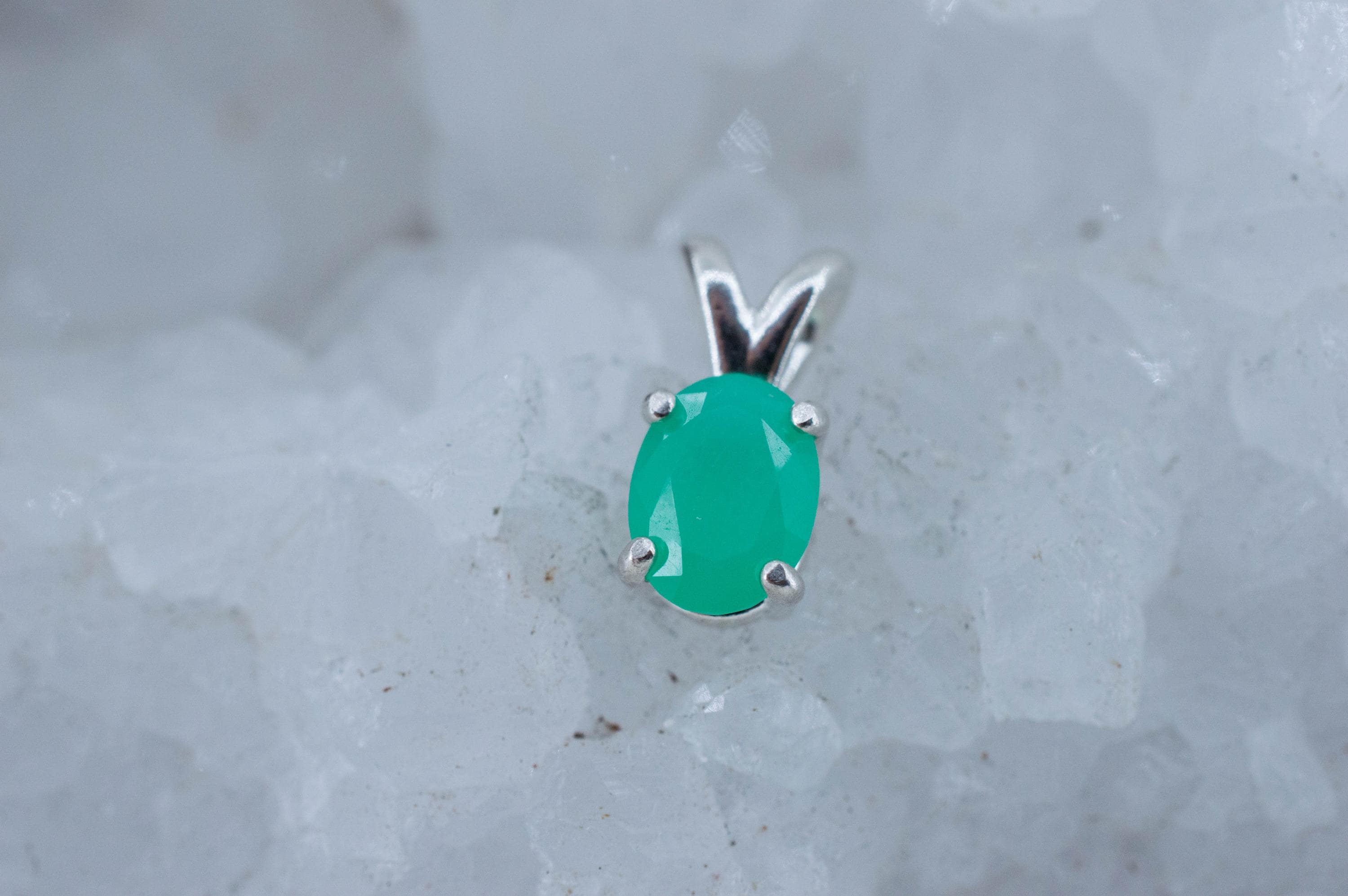 Chrysoprase Pendant; Natural Untreated Australia Chrysoprase; 1.035cts