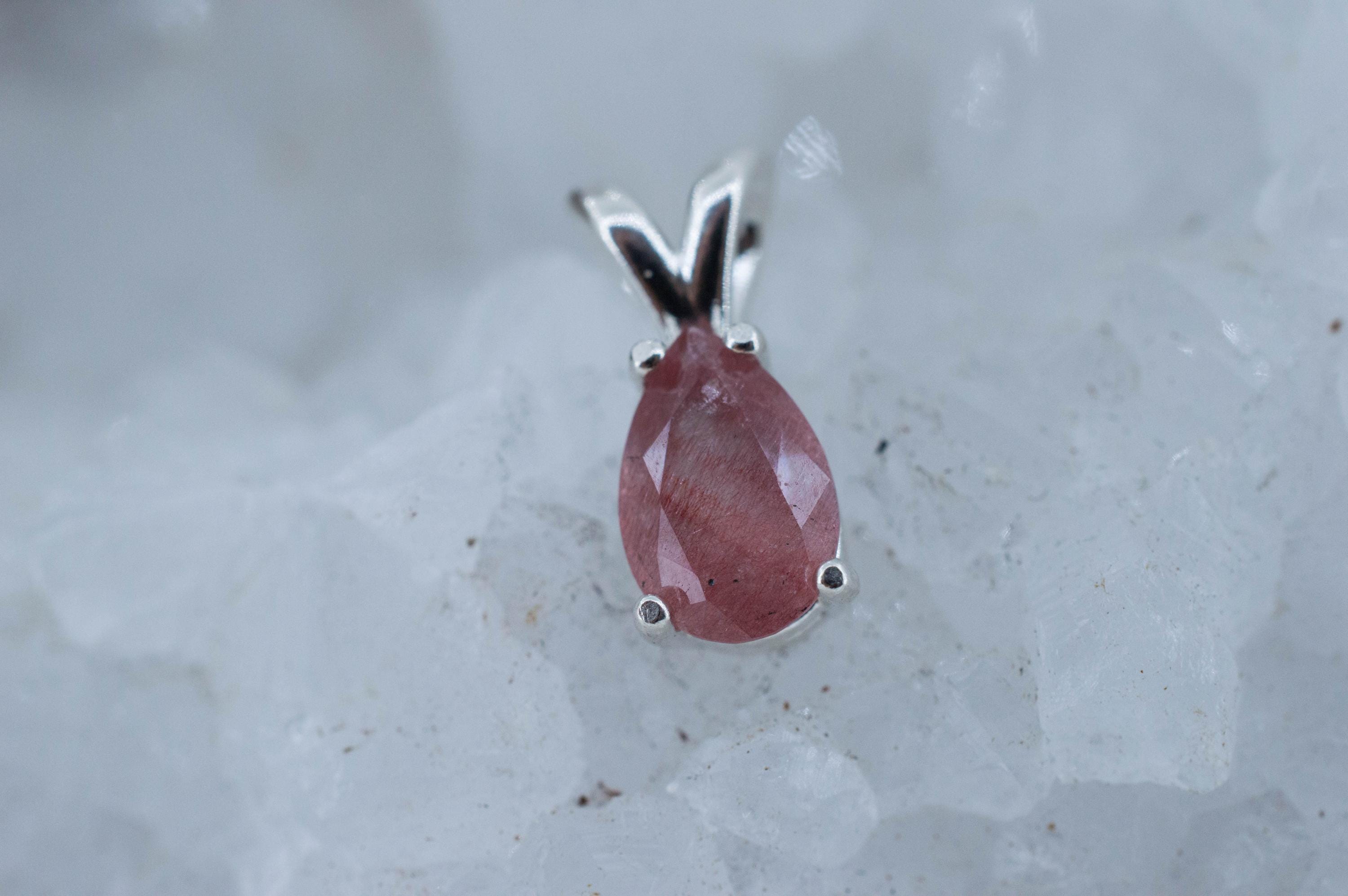 Strawberry Quartz Pendant; Natural Untreated Mexico Strawberry Quartz; 1.190cts