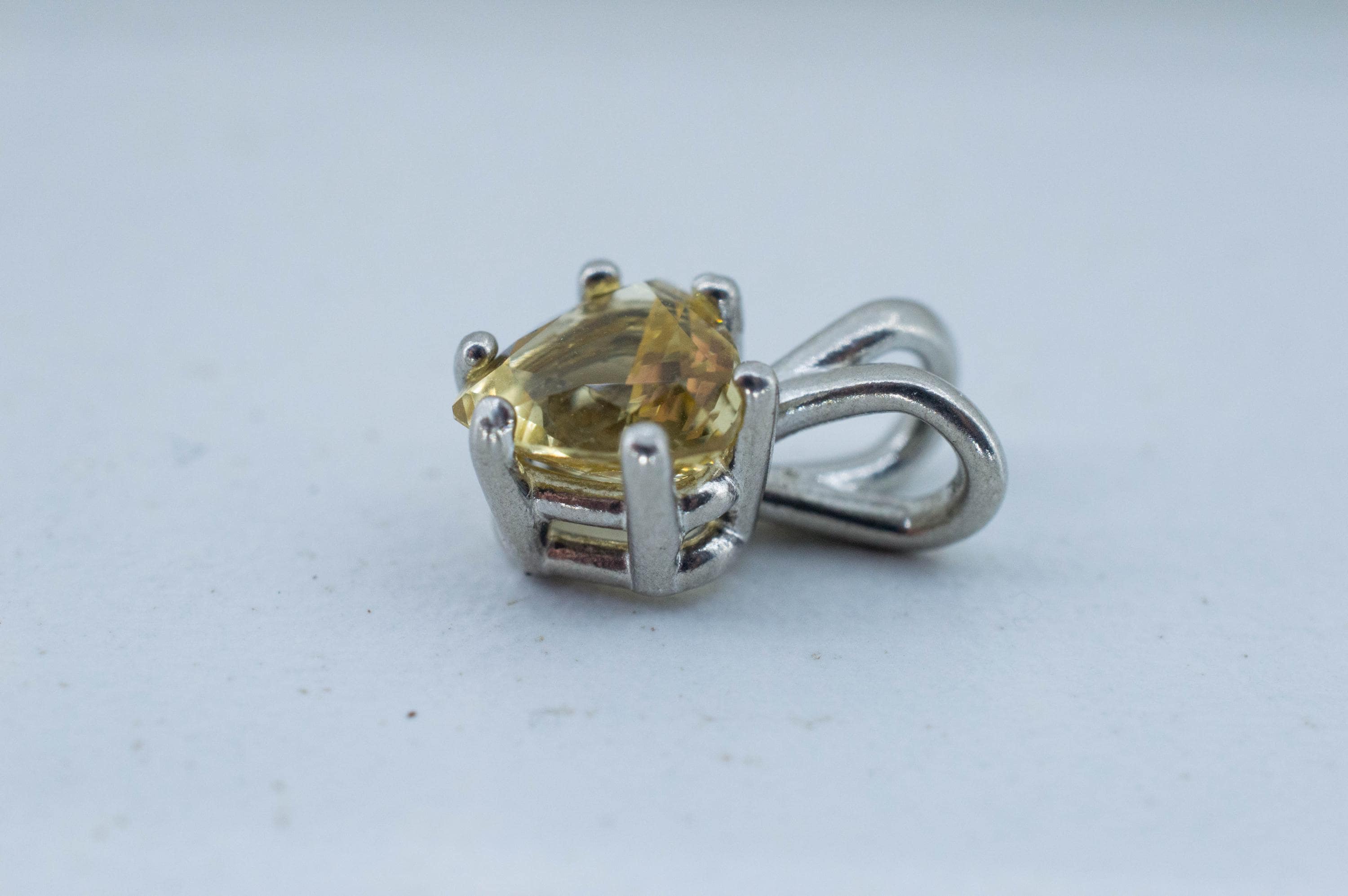 Heliodor Pendant, Natural Untreated Brazil Golden Beryl; 1.050cts