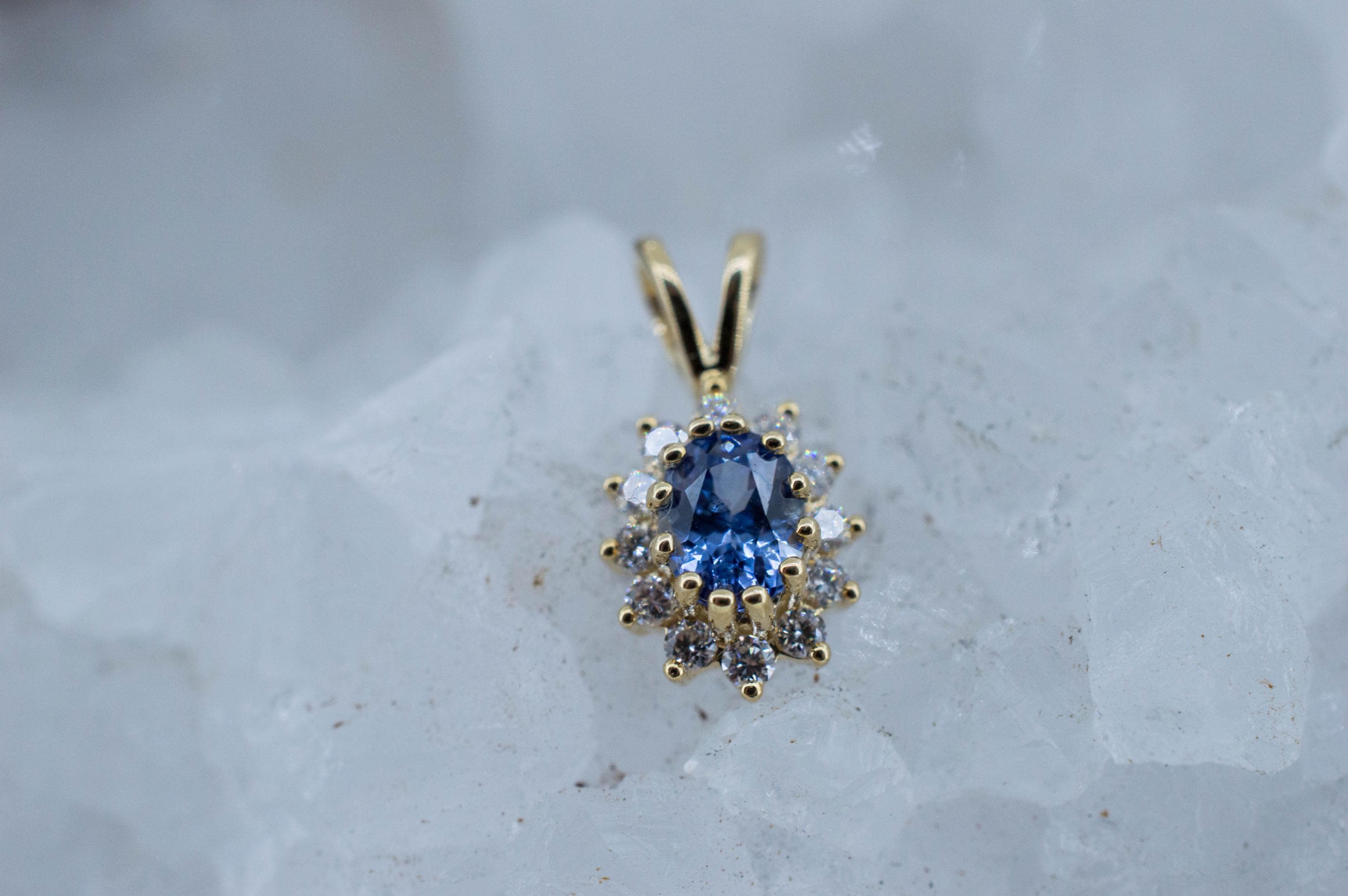 Blue Sapphire Pendant; Natural Untreated Sri Lanka Sapphire and Diamonds; 0.390cts