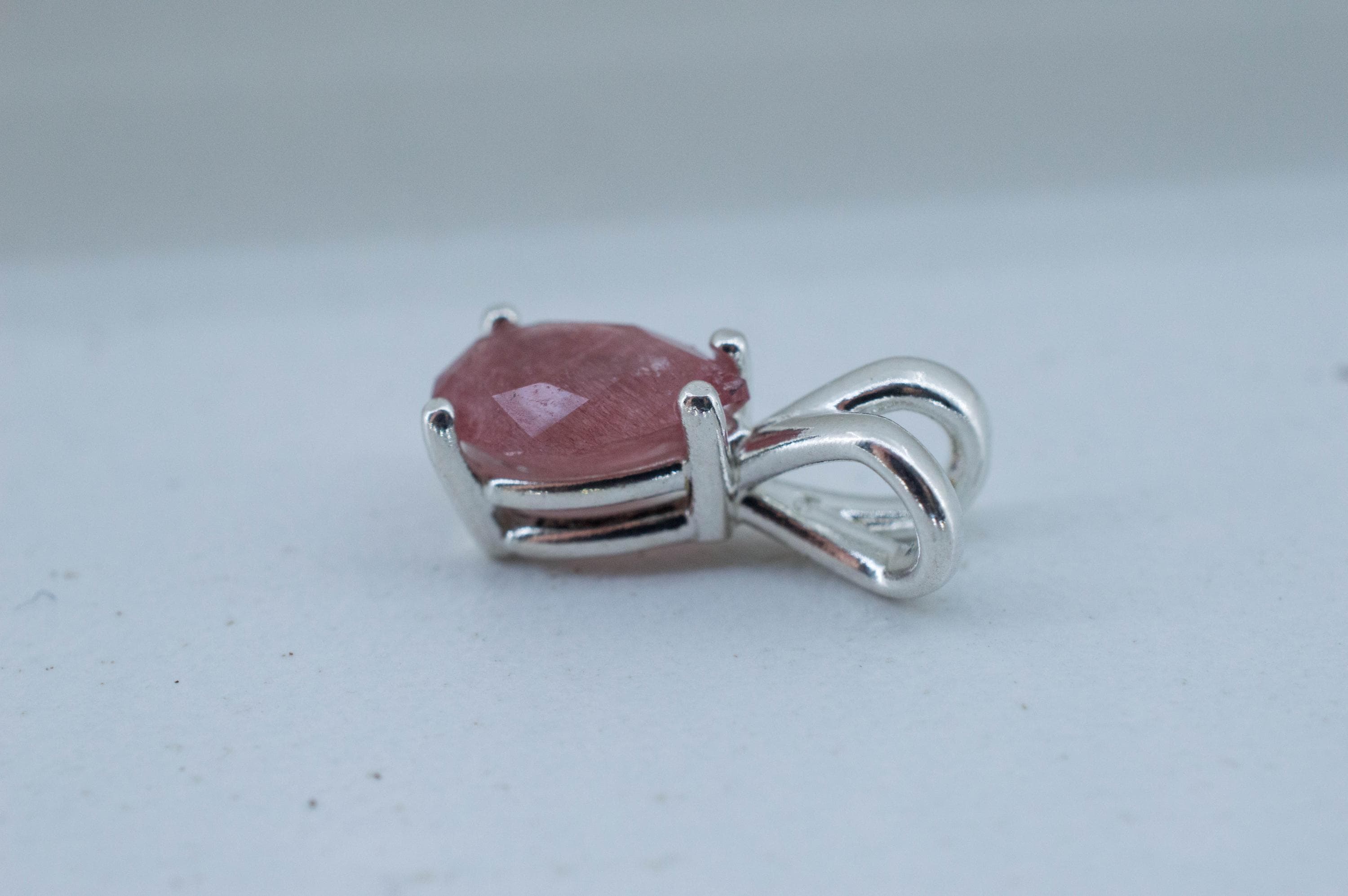 Strawberry Quartz Pendant; Natural Untreated Mexico Strawberry Quartz; 1.190cts
