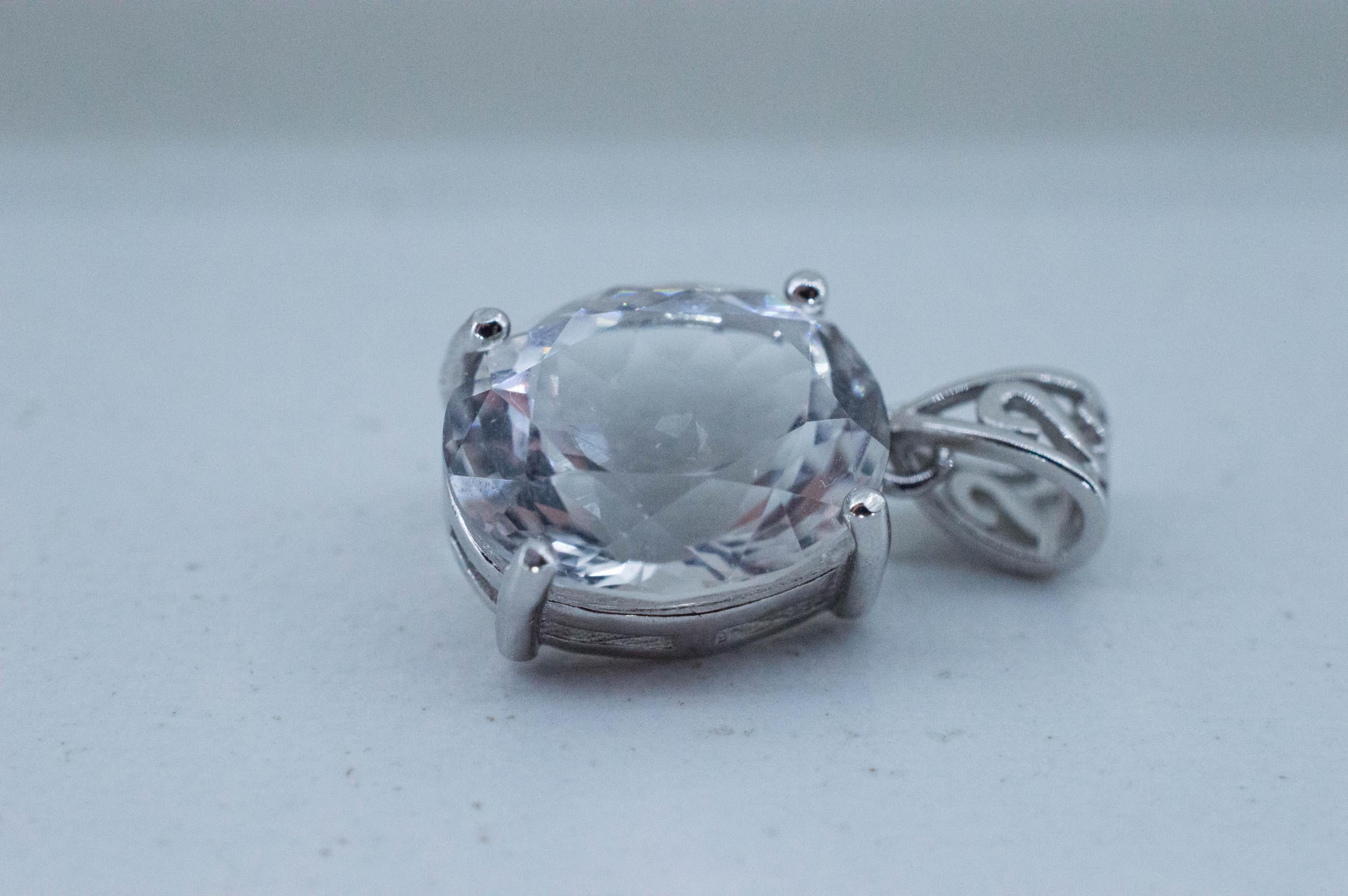 Quartz Pendant, Natural Untreated Tanzania Mondo Quartz; 4.750cts